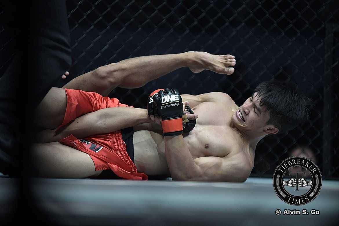 ONE-Age-of-Domination-Danny-Kingad-submits-Eugene-Toquero Facing a natural featherweight, undefeated Kingad remains unfazed Mixed Martial Arts News ONE Championship - philippine sports news
