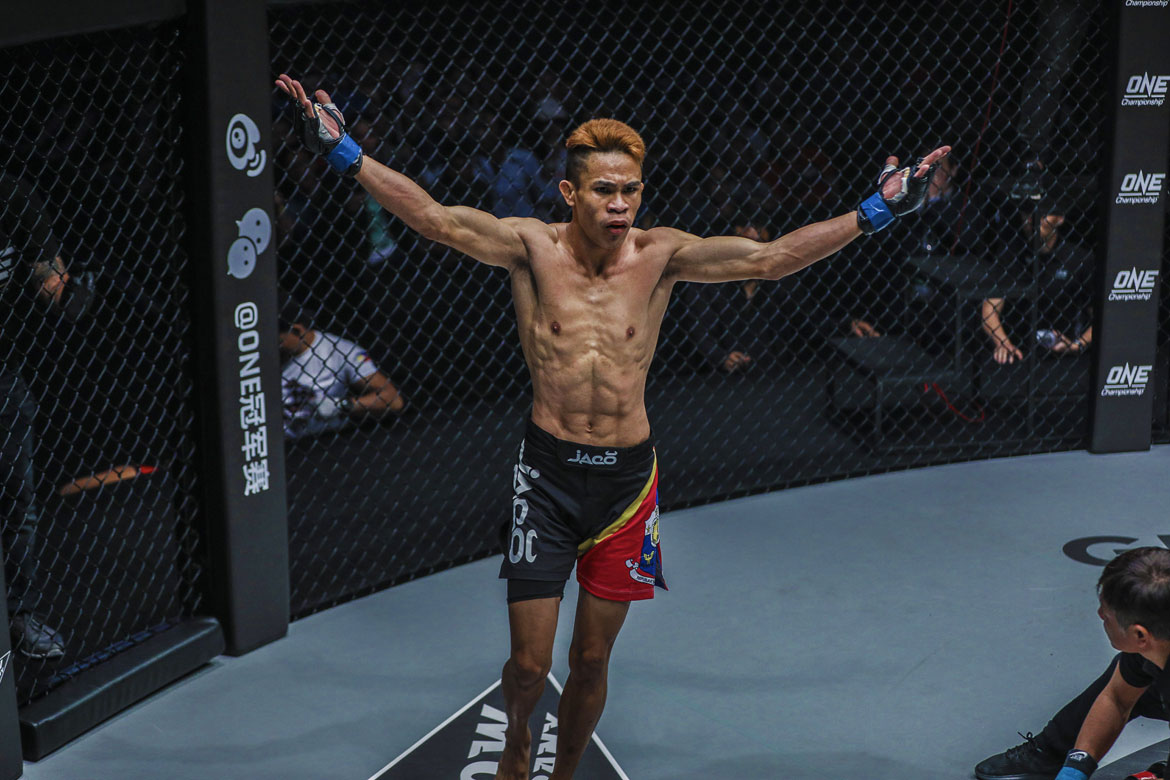 one-iron-will—Jeremy-Miado-defeats-Dejdamrong-Sor-Amnuaysirichoke