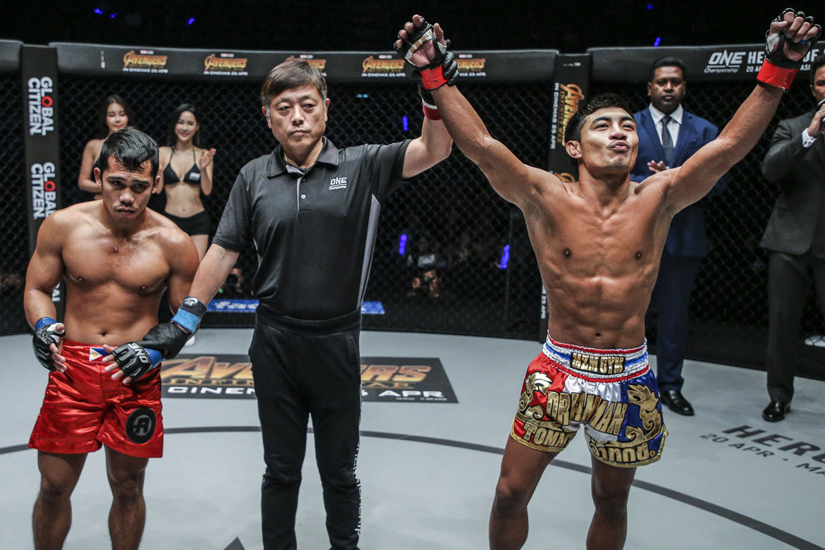 one-iron-will-Kritsada-Kongsrichai-defeats-Robin-Catalan Jeremy Miado, Angelie Sabanal score twin upsets against hometown favorites Mixed Martial Arts News ONE Championship - philippine sports news