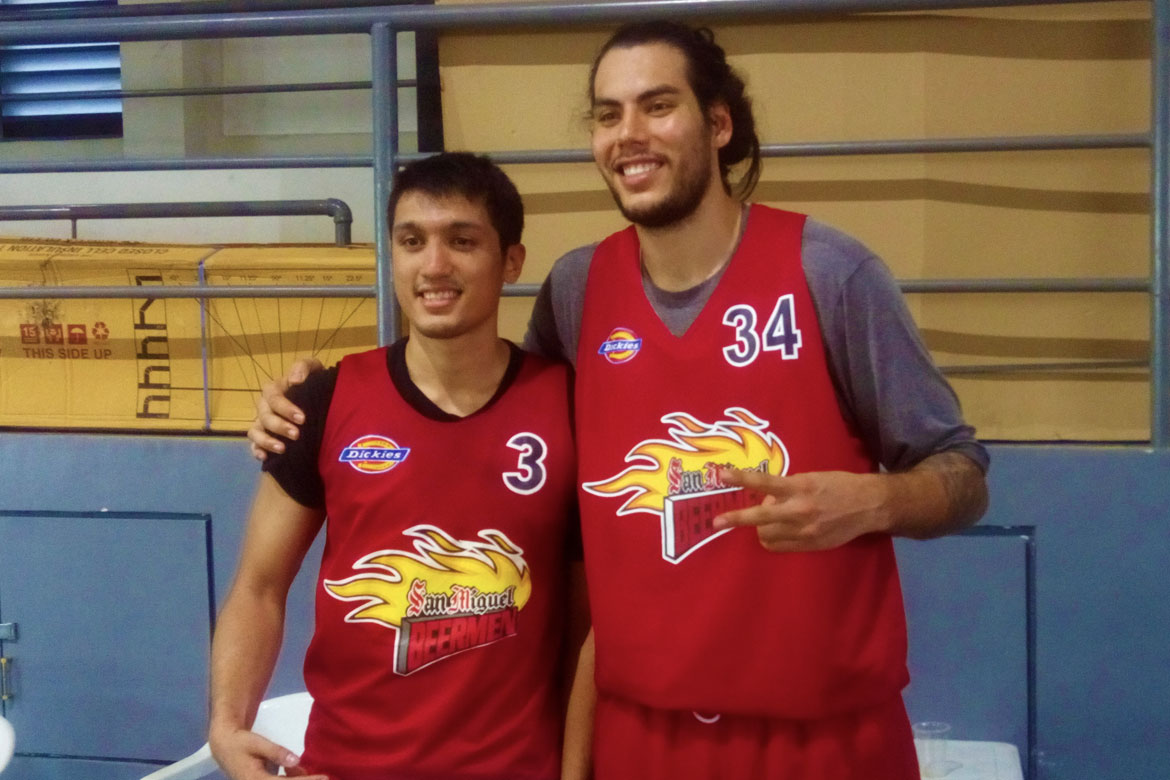 2018-pba-commissioners-cup—san-miguel-practice—christian-standhardinger-and-von-pessumal