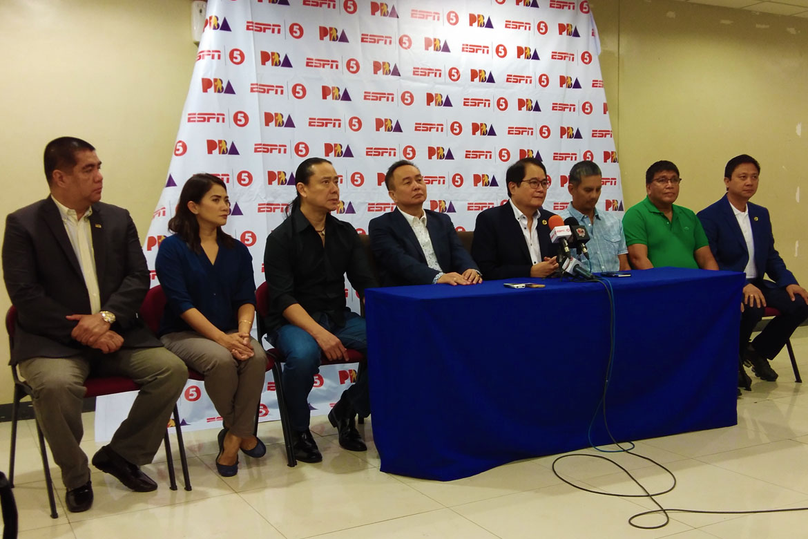 2018-pba-commissioners-cup—pba-with-poc-chairman-ricky-vargas