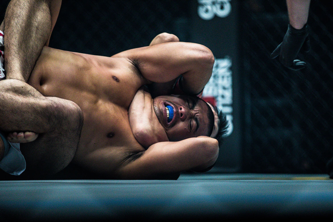 one-grit-and-glory—Tetsuya-Yamada-defeats-Eric-Kelly