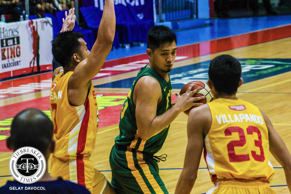 2018-filoil-preseason-cup-feu-def-sscr-bienes Ateneo scores most lopsided win in Filoil history; San Beda deals La Salle first loss ADMU Basketball EAC FEU JRU News SBC SSC-R UE UPHSD - philippine sports news