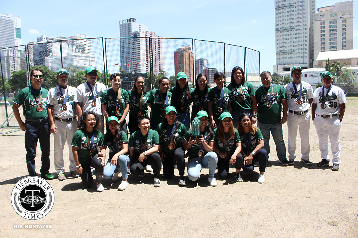 UAAP-81-Softball-Finals-G2-Awards-3rd-Place-DLSU Joseph Orillana makes sure to lift mentor Saki Bacarisas back to the top Baseball DLSU News Softball UAAP - philippine sports news