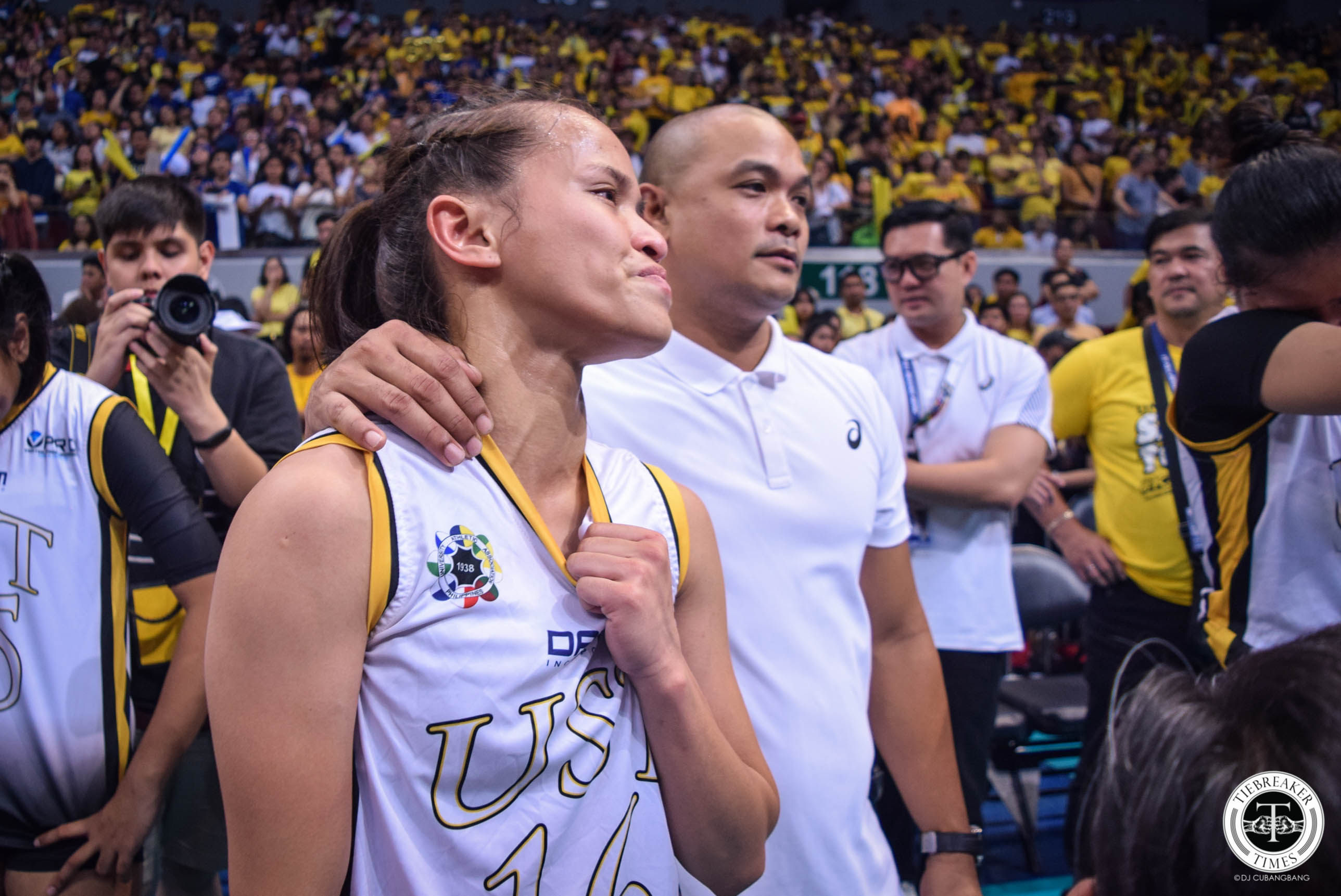 UAAP-Season-81-Womens-Volleyball-Finals-Game-3-ADMU-def-UST-rondina In senior year, Eya Laure embraces Sisi Rondina's mindset of letting rookies shine News UAAP UP Volleyball - philippine sports news