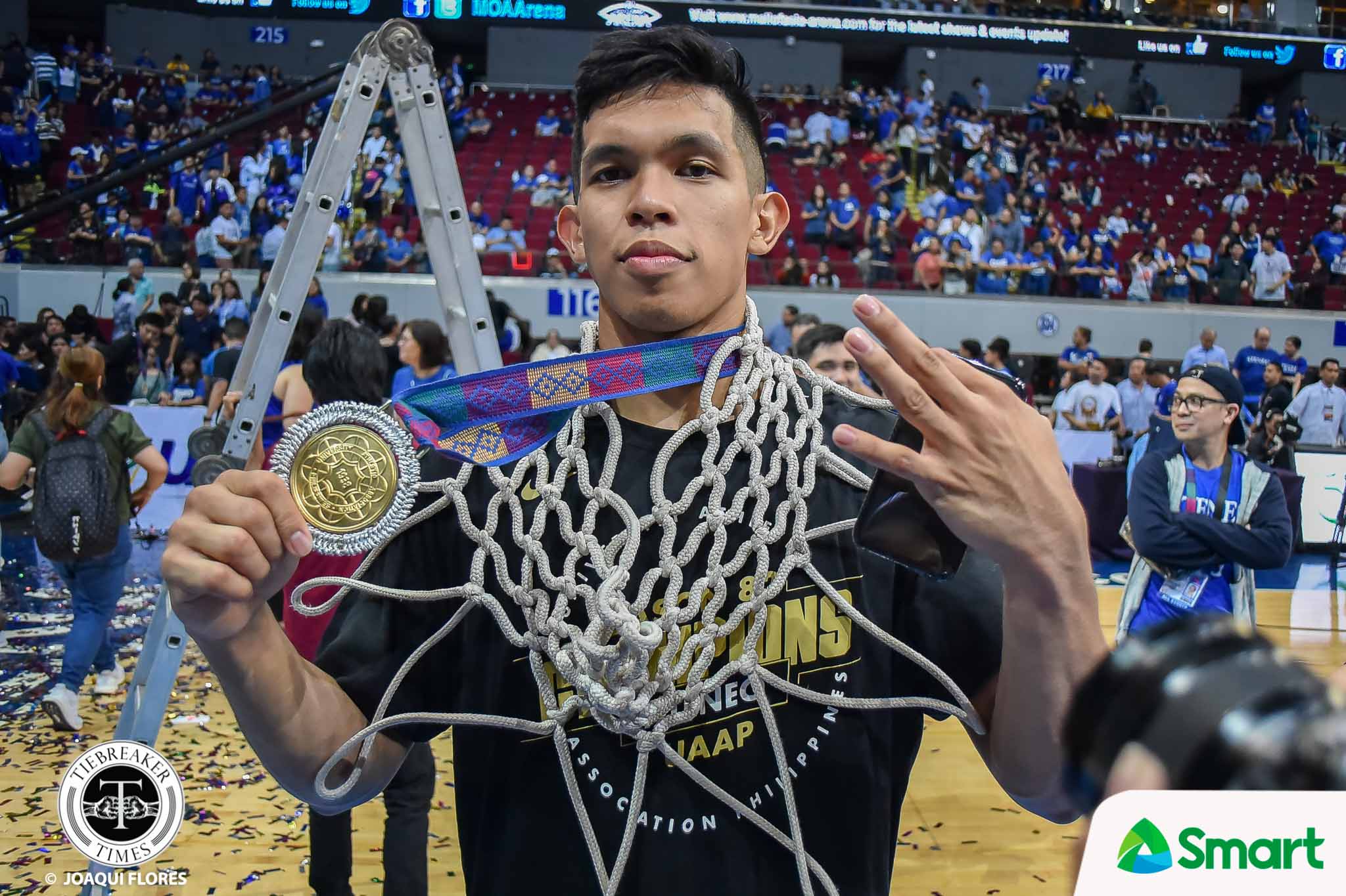 UAAP-82-MBB-Finals-G2-ADMU-vs.-UST-Ravena-4842 Thirdy Ravena gives medal to 'special' friend Andie ADMU Basketball News UAAP - philippine sports news