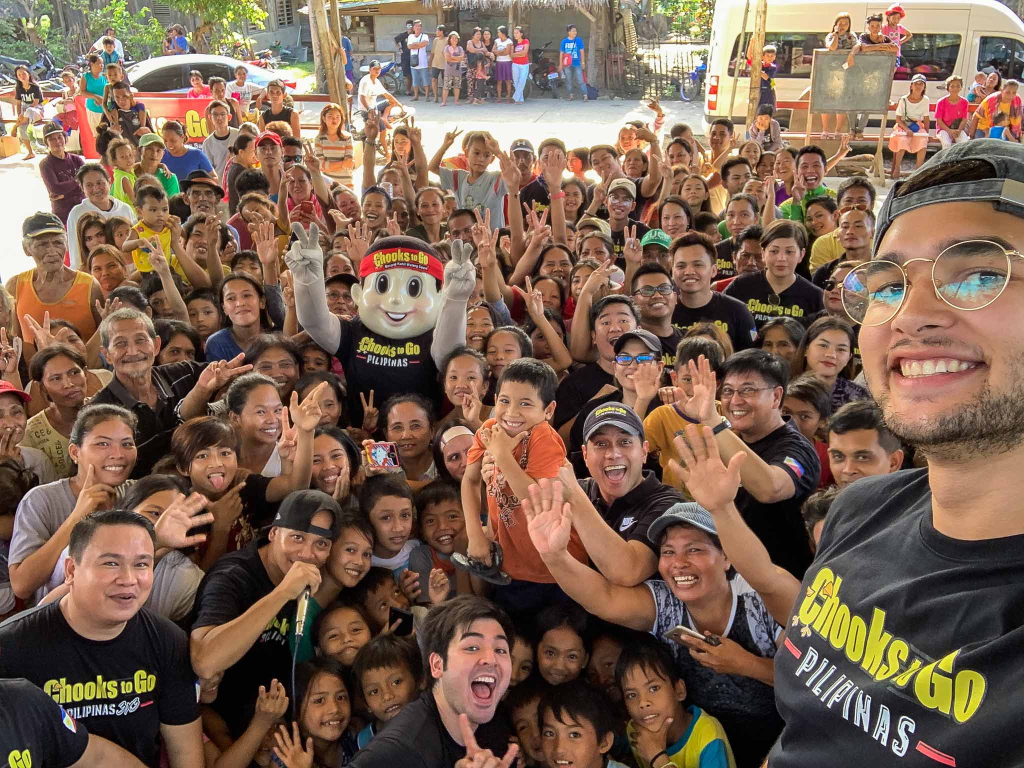 Chooks-Davao-Kobe-Paras-selfie Paras bros, Chooks-to-Go help out in Davao relief operations Chooks-to-Go Pilipinas 3x3 News - philippine sports news