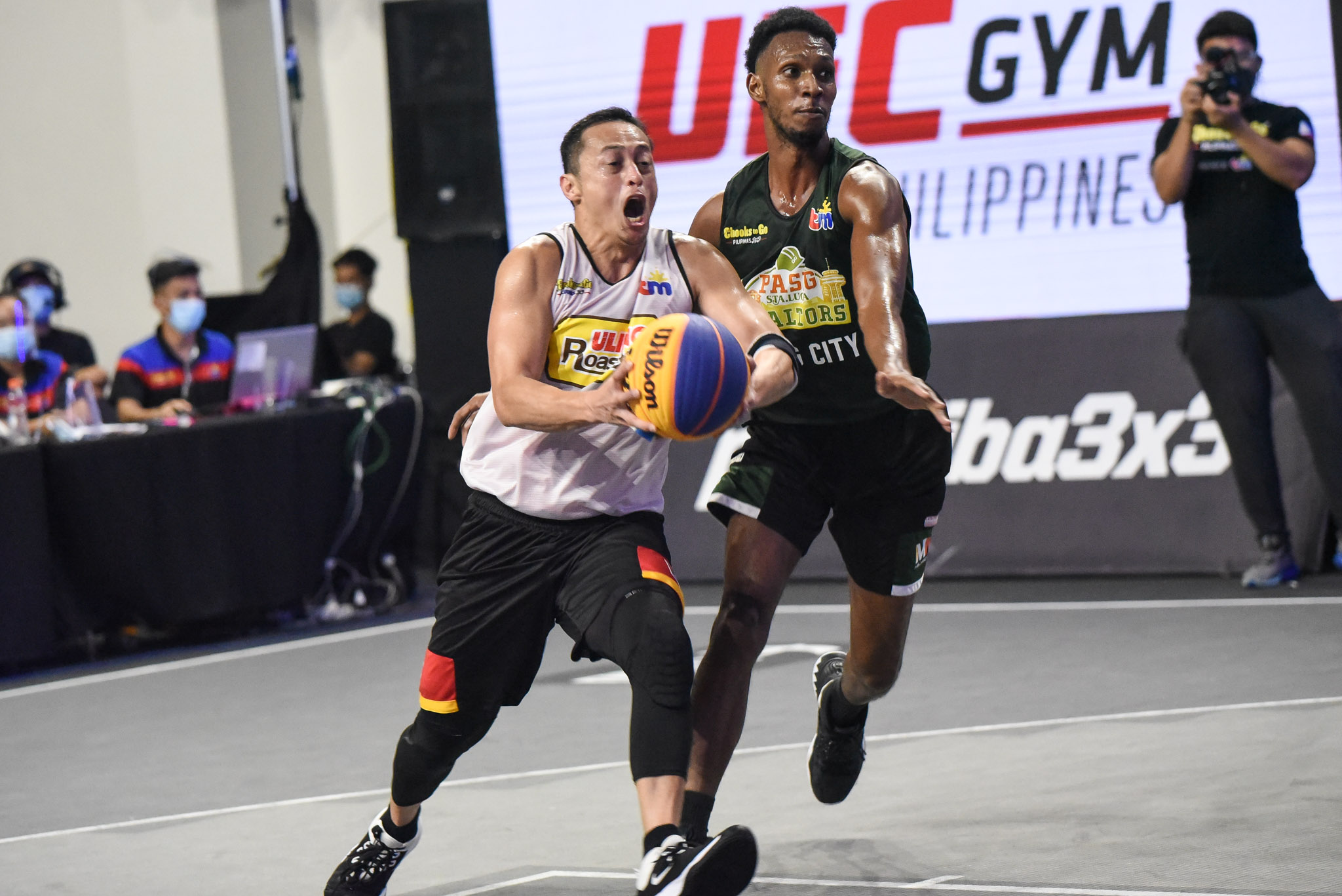 Chooks-to-Go-Pilipinas-3X3-Leg-3-Pasig-vs-Butuan-Lanete At 41, UR-Butuan's Chico Lanete still got it 3x3 Basketball Chooks-to-Go Pilipinas 3x3 News - philippine sports news
