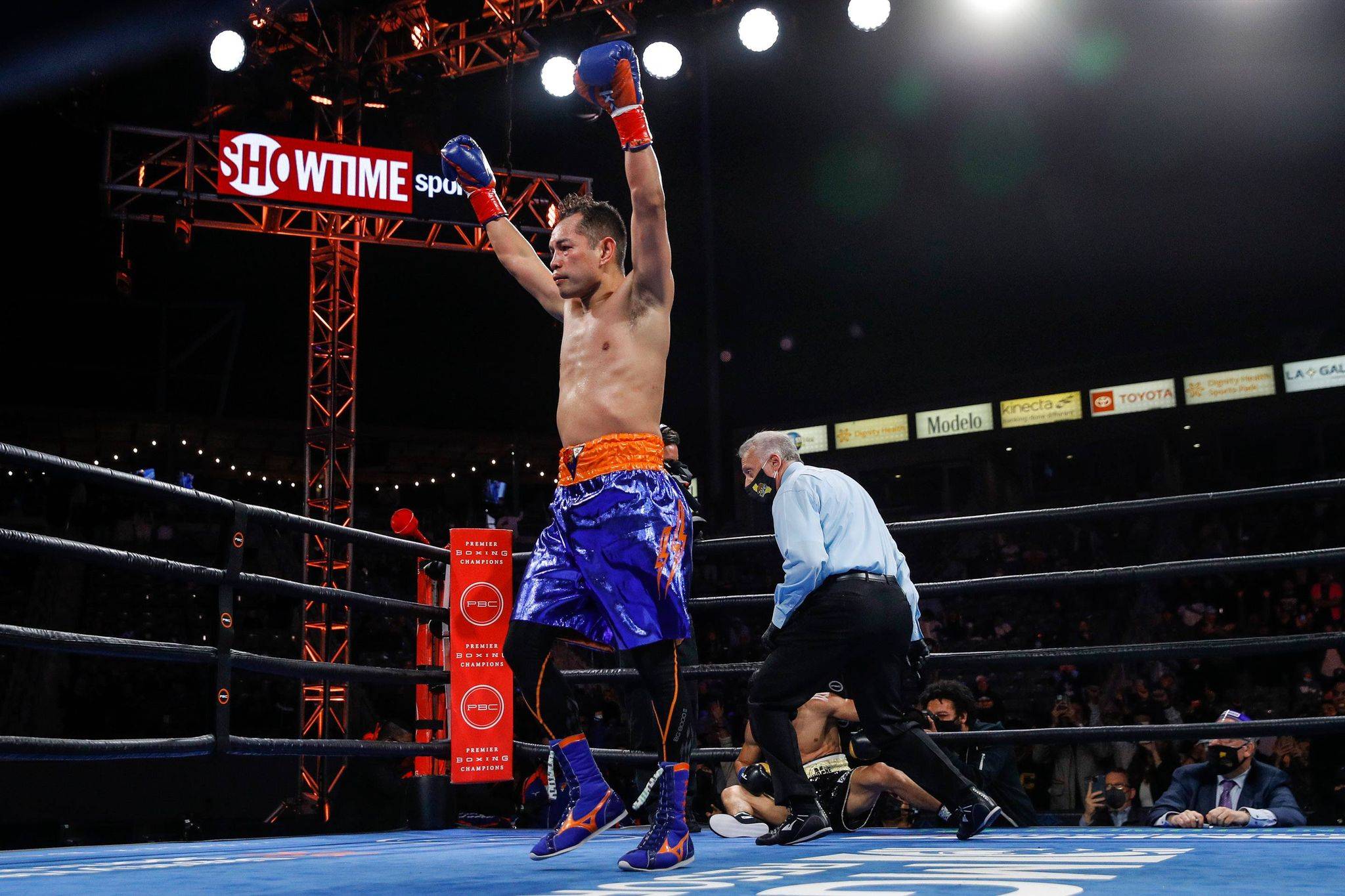 Nonito-Donaire-def-Nordine-Oubaali-2 Nonito Donaire becomes boxing's oldest bantamweight champion Boxing News - philippine sports news