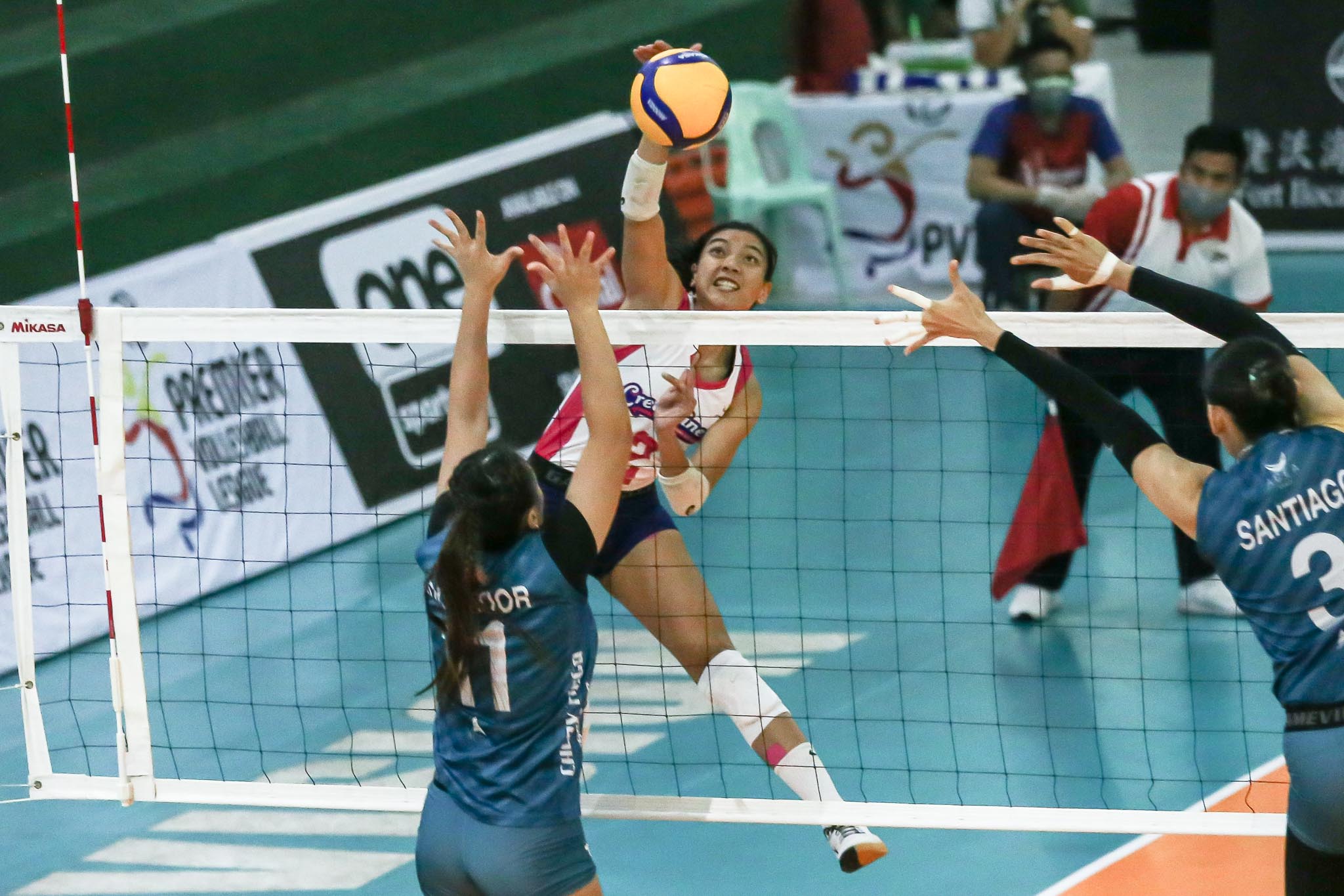2021-PVL-OPEN-Creamline-vs-Chery-Valdez-Creamline Jaja Santiago on facing Alyssa Valdez again: 'Nakaka-miss' News PVL Volleyball - philippine sports news