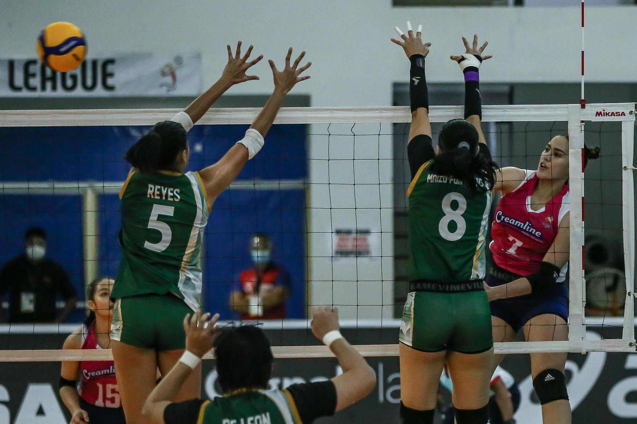 PVL-2021-Sta.-Lucia-vs-Creamline-Michele-Gumabao-Creamline Michele Gumabao credits Creamline coaches for sensational PVL return News PVL Volleyball - philippine sports news
