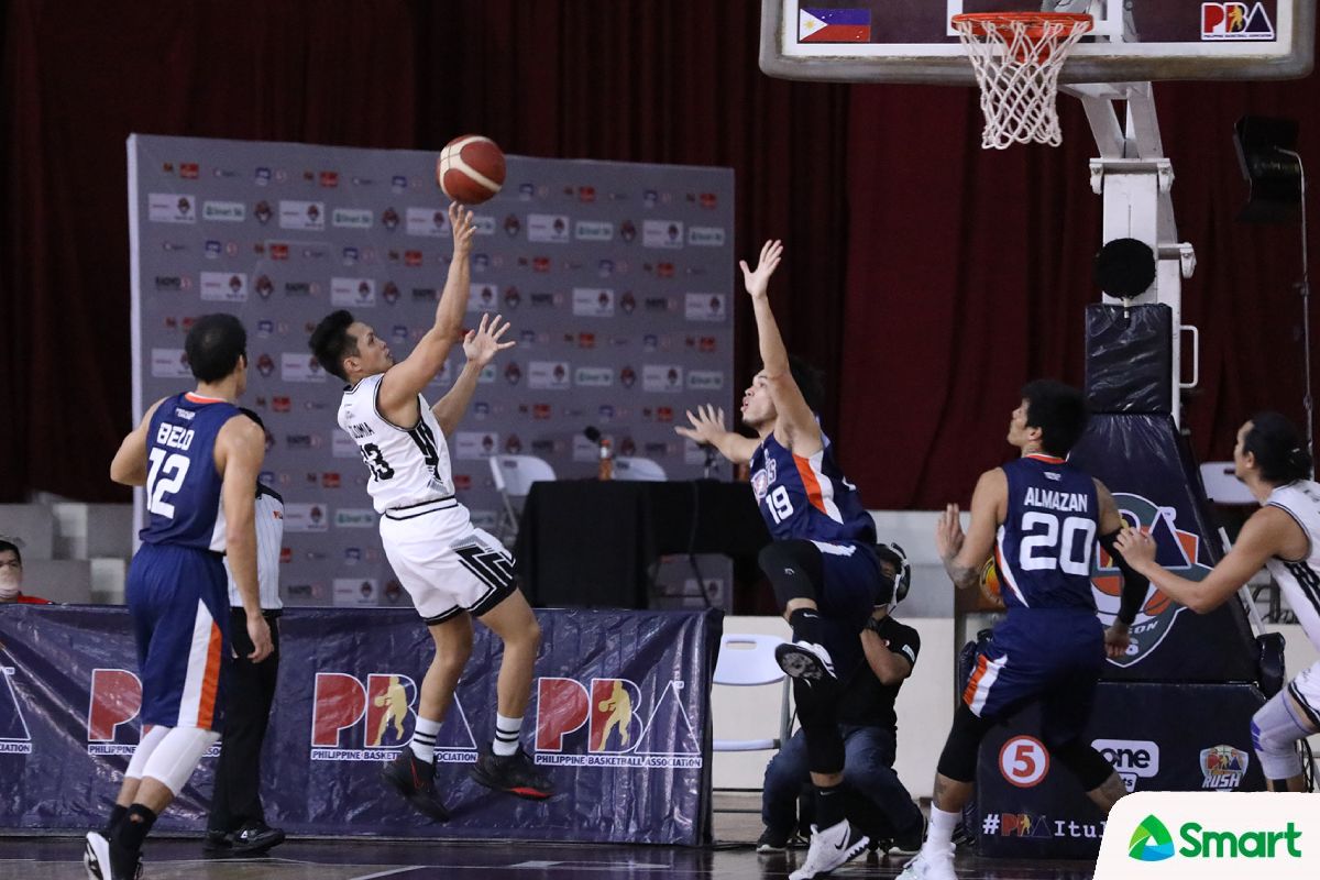 2021-PBA-Philippine-Cup-Blackwater-vs-Meralco-Mike-Tolomia Racela wishes he had more time to build Blackwater's house: 'Pero para kang binarena' Basketball News PBA - philippine sports news