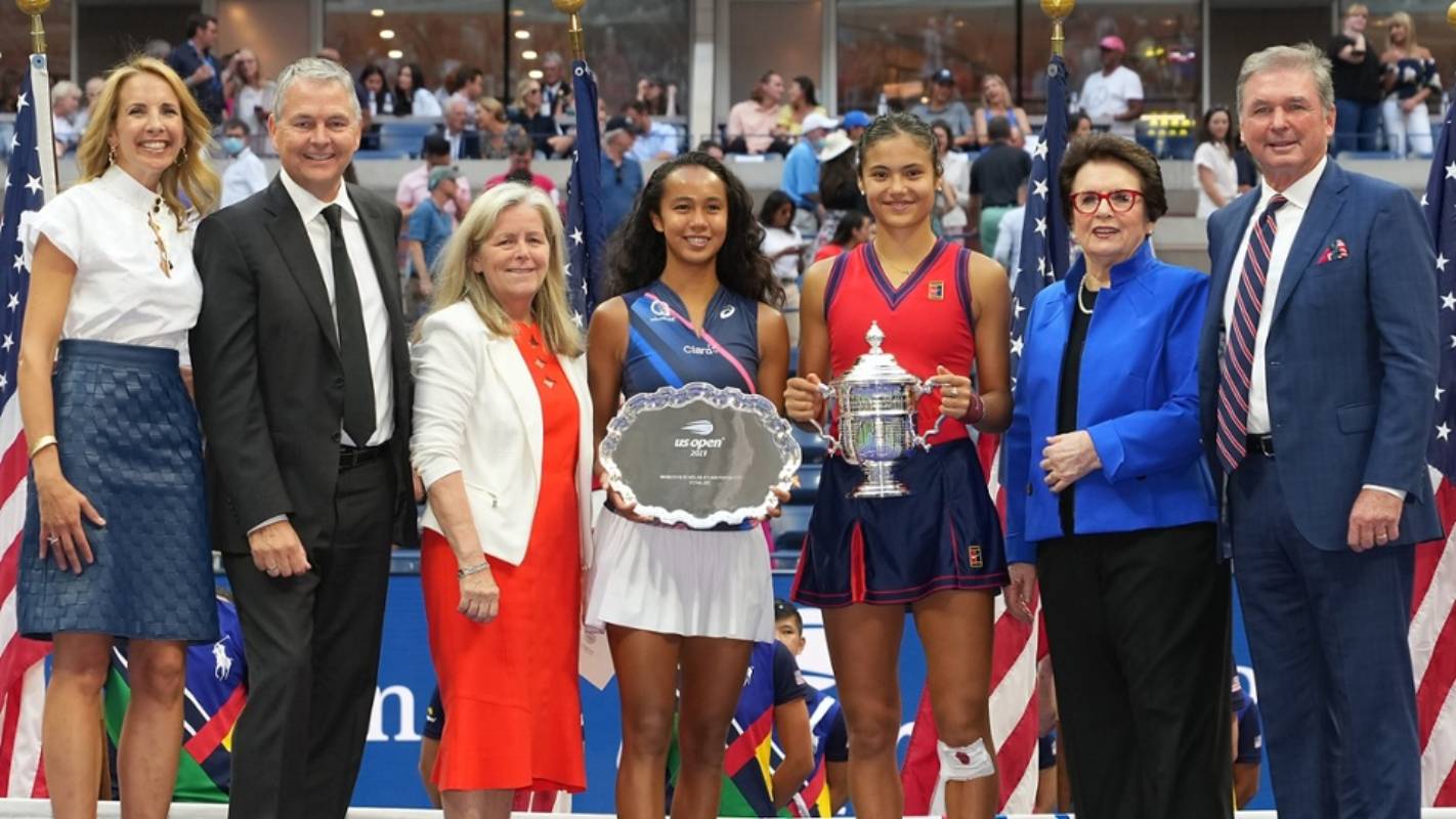 2021-US-Open-Womens-Single-Awarding-Ceremony Leylah Fernandez bows to Emma Raducanu in US Open final News Tennis - philippine sports news
