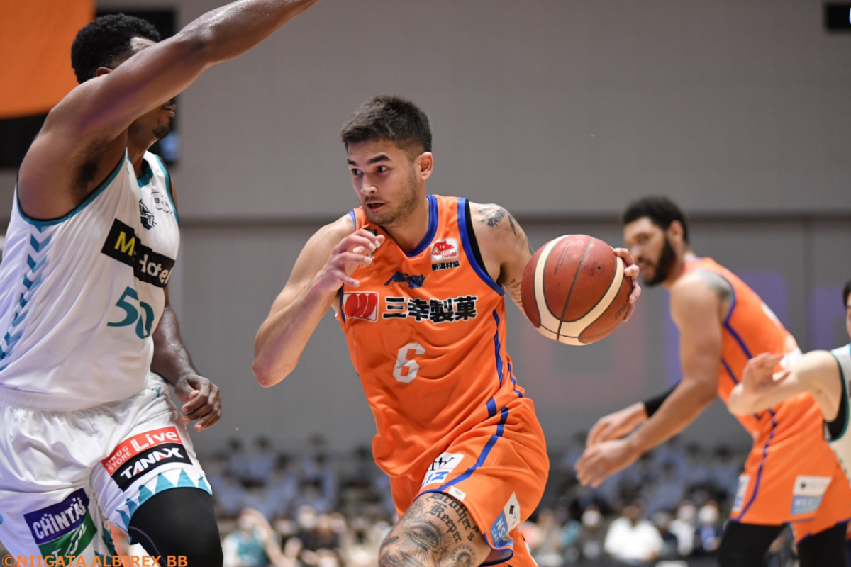 2021-22-B.League-Season-Kyoto-def-Niigata-Kobe-Paras-2 Midlife Halftime: Will Thirdy and Kobe end up defending each other? Bandwagon Wire Basketball - philippine sports news
