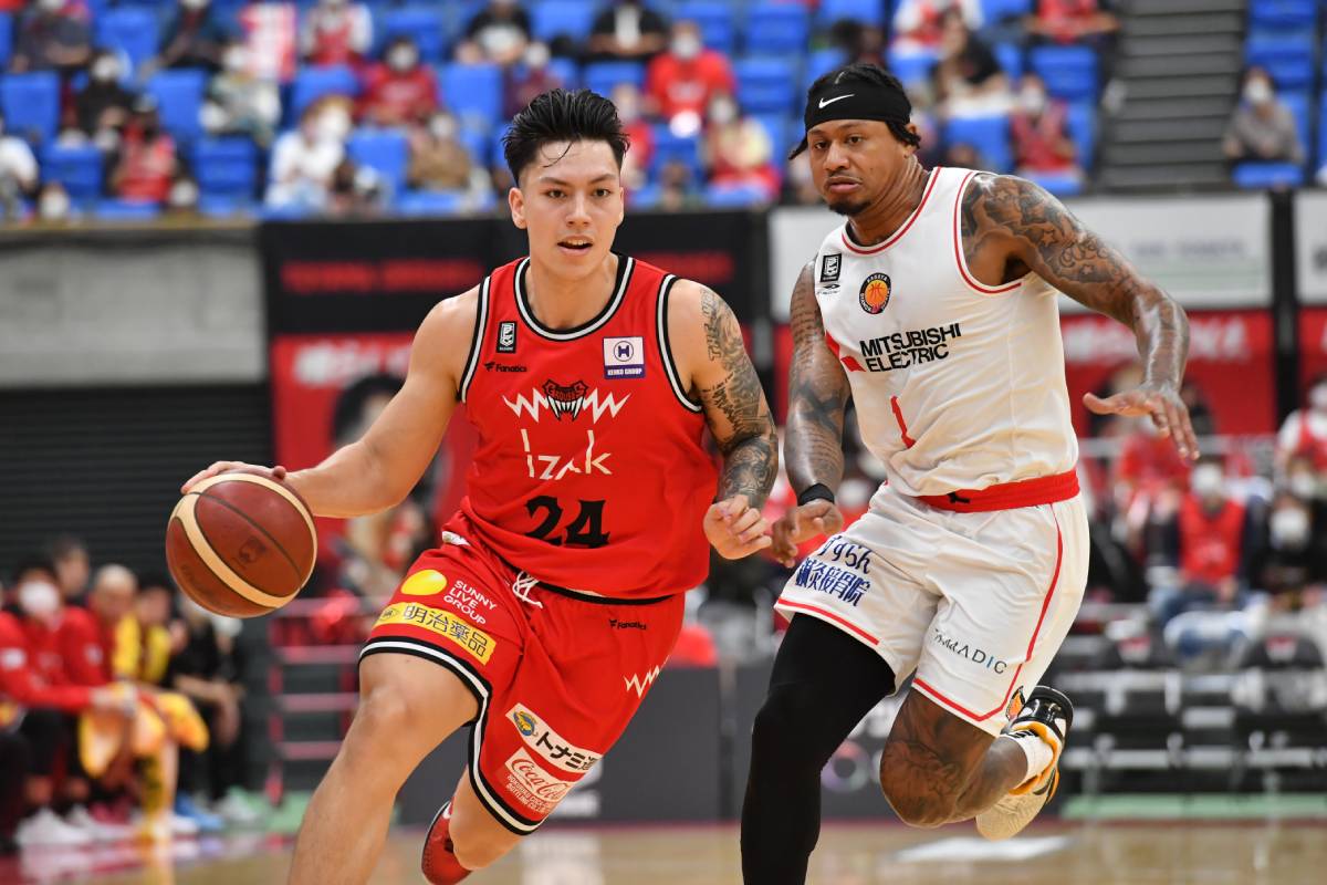 2021-22-B.League-Season-Nagoya-vs-Toyama-Dwight-Ramos-vs-Parks-2 Ray Parks on Dwight Ramos: 'He's the up-and-coming, a great player' Basketball News - philippine sports news