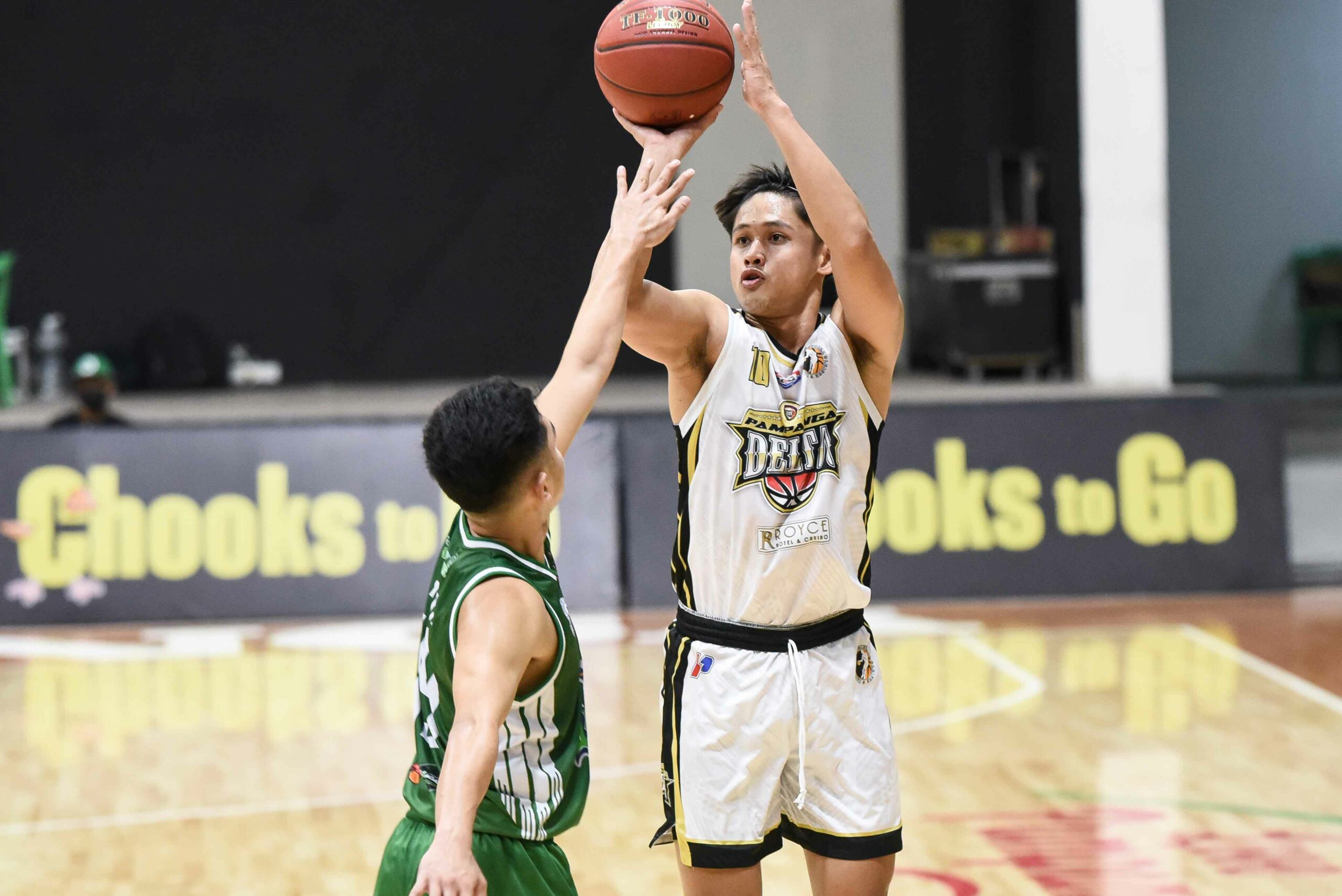 2021-Chooks-NBL-Pampanga-vs-Quezon-Jeffrey-Santos-Pampanga-scaled Pampanga show full force, wallop Quezon via 50-point rout in NBL Basketball NBL News - philippine sports news