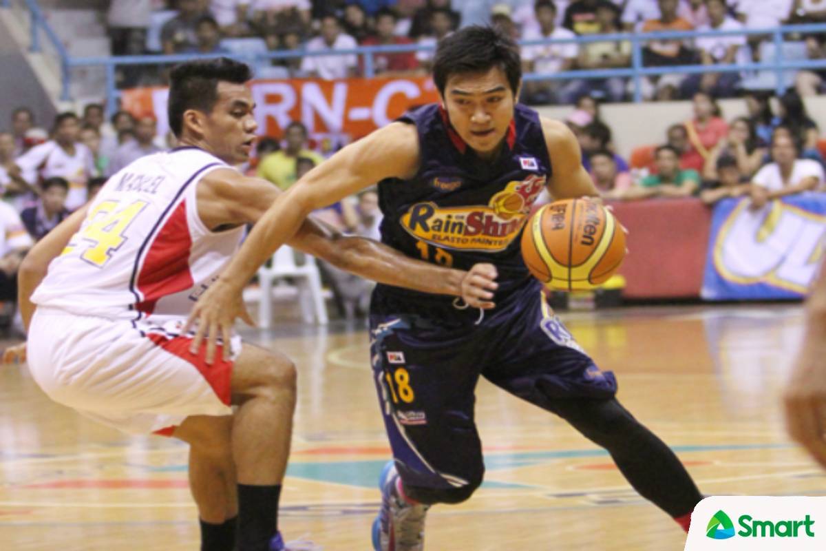 2012-PBA-Philippine-Cup-GlobalPort-vs-Rain-or-Shine-Vic-Manuel-vs-Ryan-Arana Vic Manuel laments not getting chance to run it back with Phoenix Basketball News PBA - philippine sports news