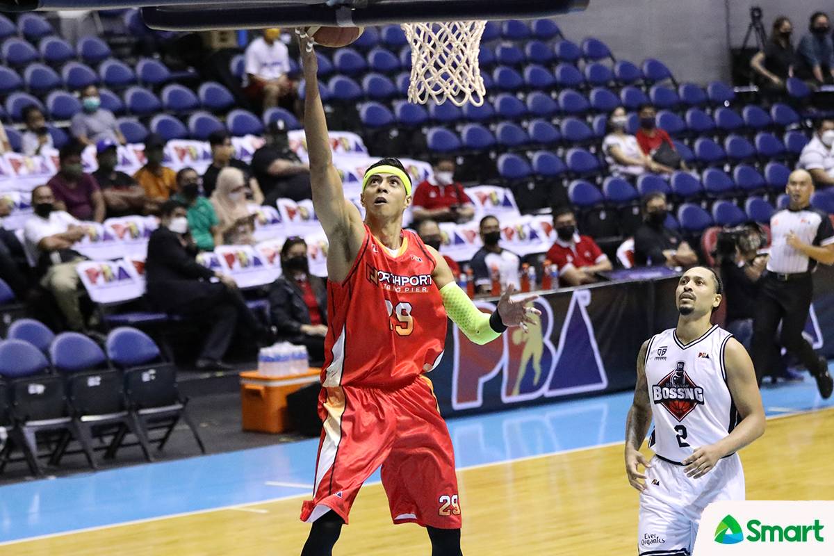2021-22-PBA-Governors-Cup-Blackwater-vs-Northport-Arwind-Santos Arwind Santos, 40, leads Northport by example: 'Kung nagagawa ko, malamang kaya niyo rin' Basketball News PBA - philippine sports news