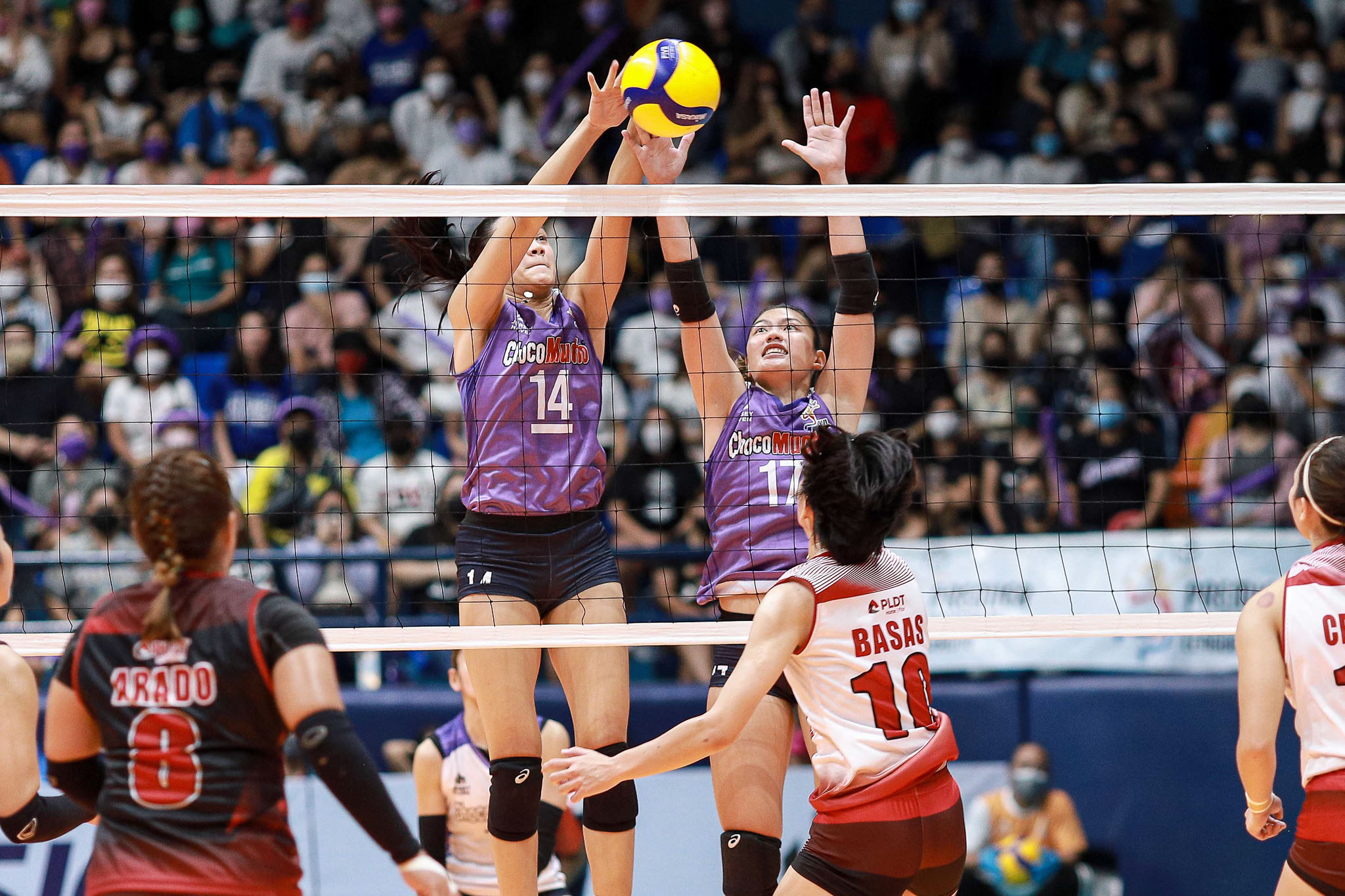 2022-PVL-ChocoMucho-vs-PLDT-Bea-De-Leon-Isa-Molde Tolentino glad to have Molde, Ogunsanya on her side now News PVL Volleyball - philippine sports news