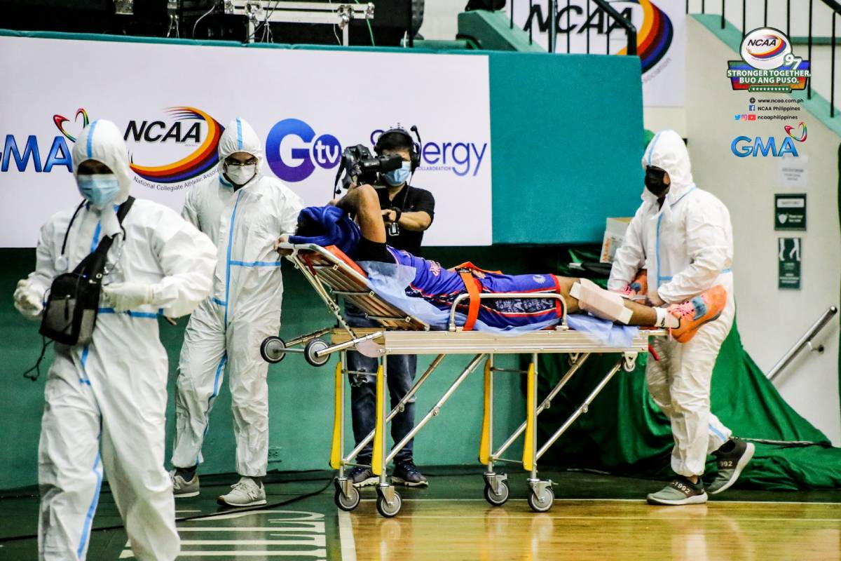 NCAA-Season-97-Basketball-AU-vs-SSCR-Justin-Arana-2 Justin Arana diagnosed with partial ACL tear AU Basketball NCAA News - philippine sports news