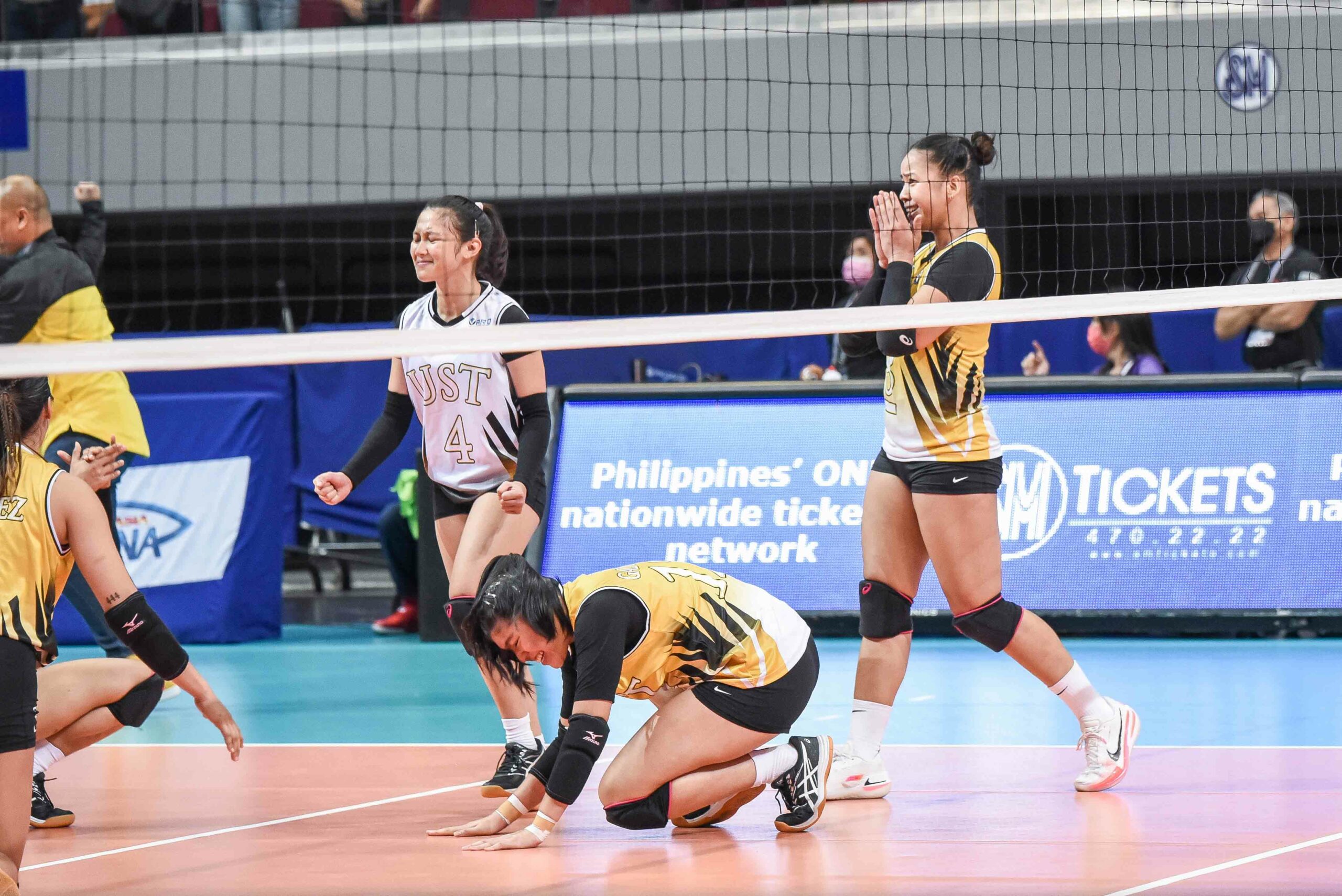 UAAP-84-Womens-DLSU-vs-UST-Eya-Laure-3-scaled Eya Laure makes sure to be last woman standing during UST-La Salle epic News UAAP UST Volleyball - philippine sports news