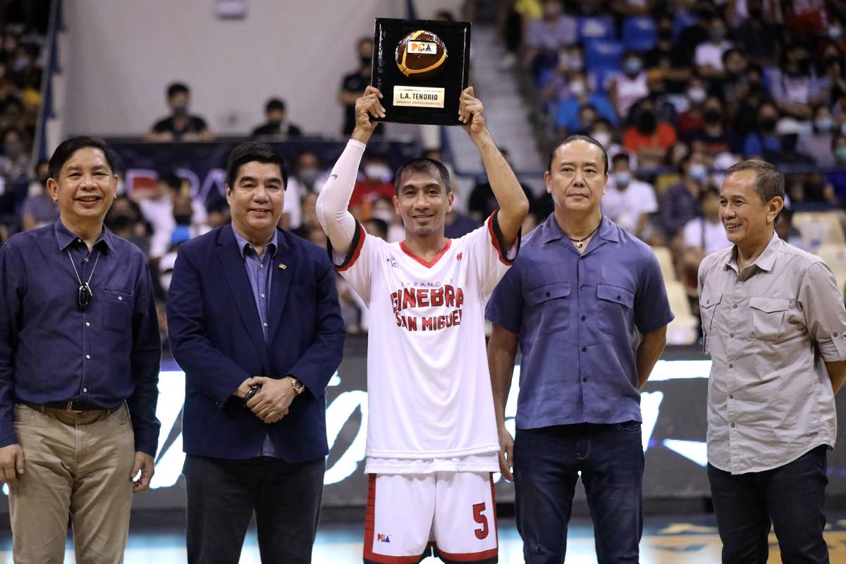 2022-PBA-Philippine-Cup-Blackwater-vs-Ginebra-LA-Tenorio-700-games Iron Coach: Tim Cone also achieves milestone after coaching 1,700th straight game Basketball News PBA - philippine sports news