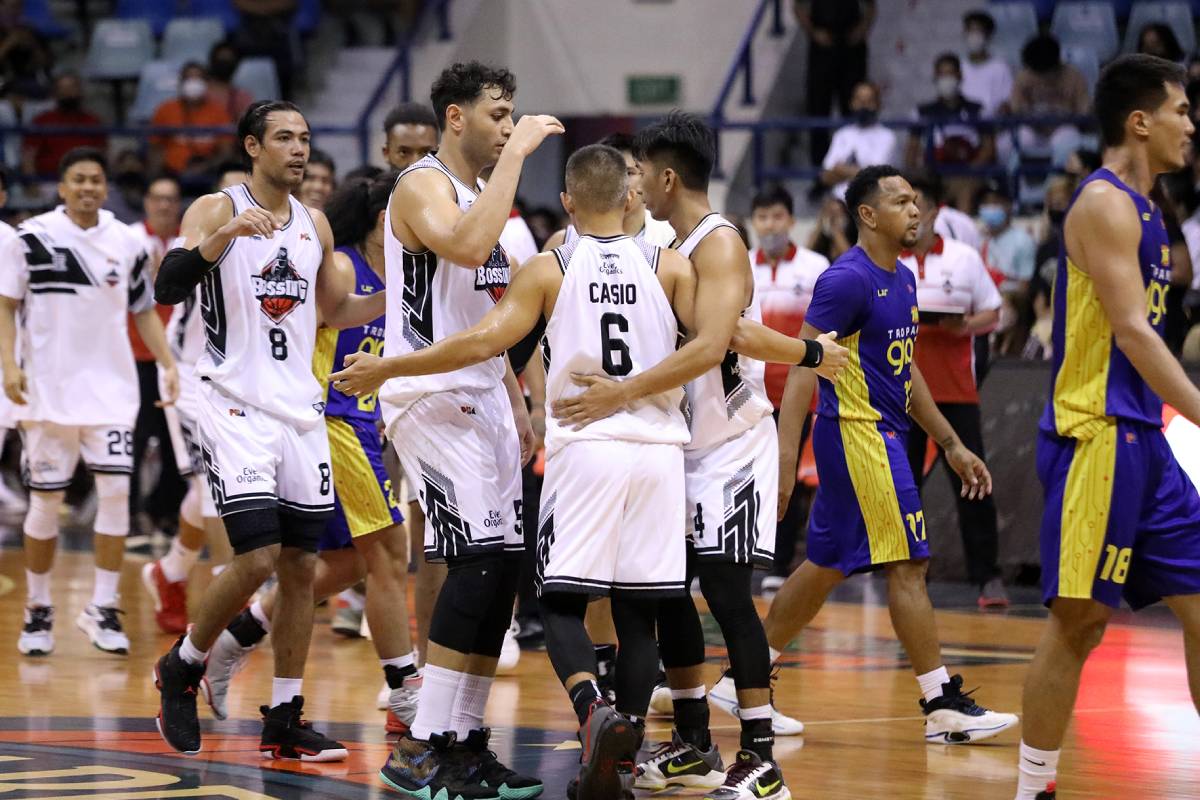 2022-PBA-Philippine-Cup-TNT-vs-Blackwater-Casio-hugs-team Casio deflects credit to fit-again Amer: 'Siya yung nag-lead sa team nung huli' Basketball News PBA - philippine sports news