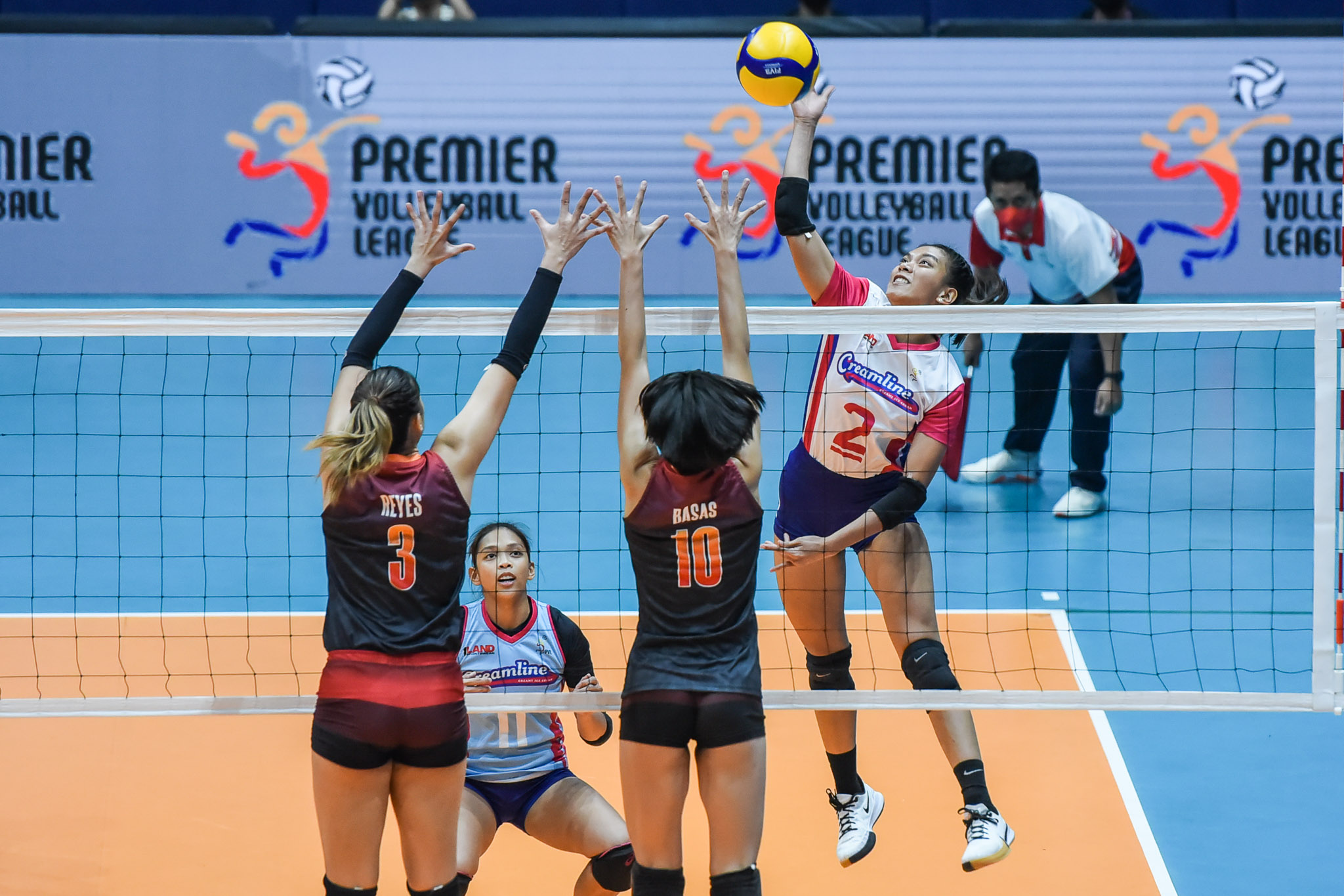 2022-PVL-Invitational-Creamline-vs.-PLDT-Alyssa-Valdez-0047 Valdez grateful to Creamline for lifting her spirits after off game News PVL Volleyball - philippine sports news