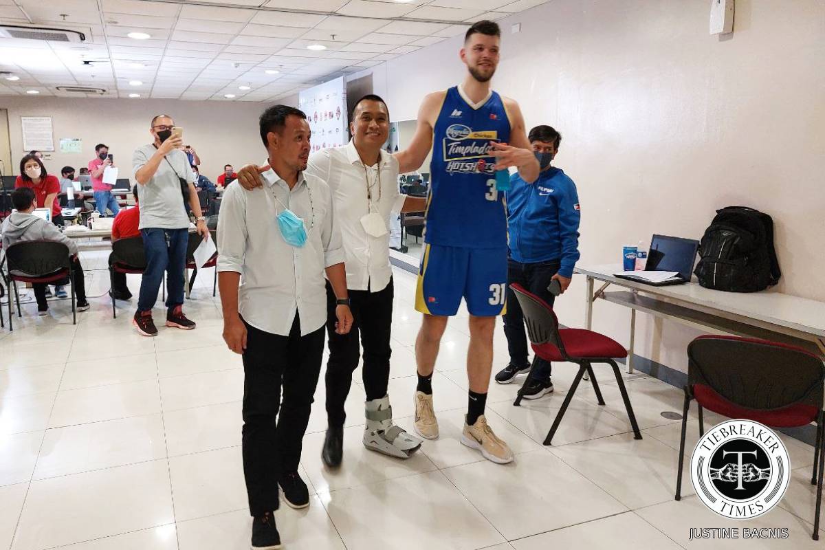 2022-PBA-Commissioners-Cup-Magnolia-vs-Terrafirma-Chito-Victolero-2 Victolero to go under the knife after pickup game injury Basketball News PBA - philippine sports news