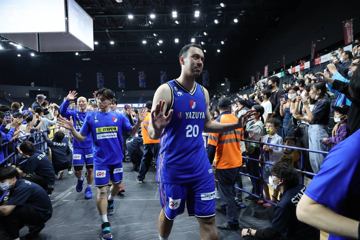 2022-23-B.League-Division-II-season-Fukuoka-Greg-Slaughter B2: Jordan, Kobe continue to shine, lead Nagasaki, Chiba to seventh win Basketball News - philippine sports news