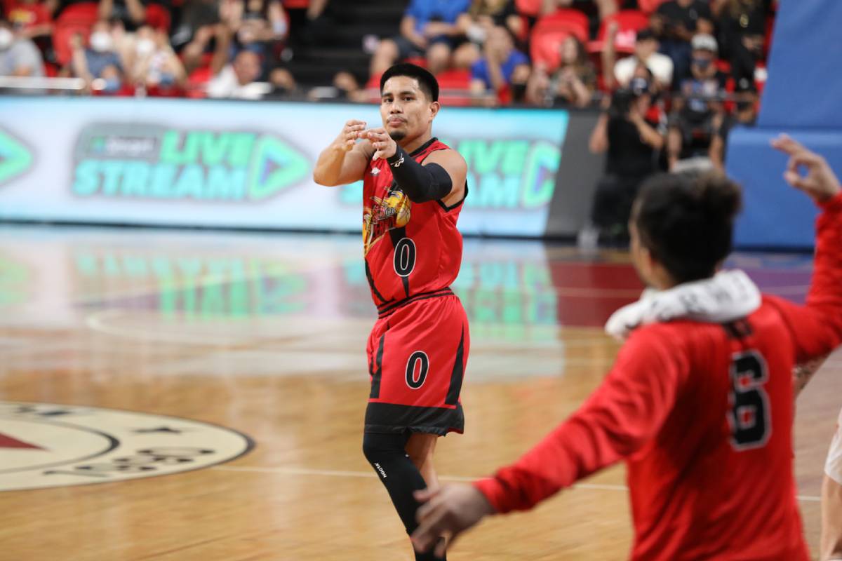 2022-PBA-Commissioners-Cup-semis-San-Miguel-vs-Bay-Area-Simon-Enciso Devon Scott makes sure to finish what Simon Enciso started Basketball News PBA - philippine sports news