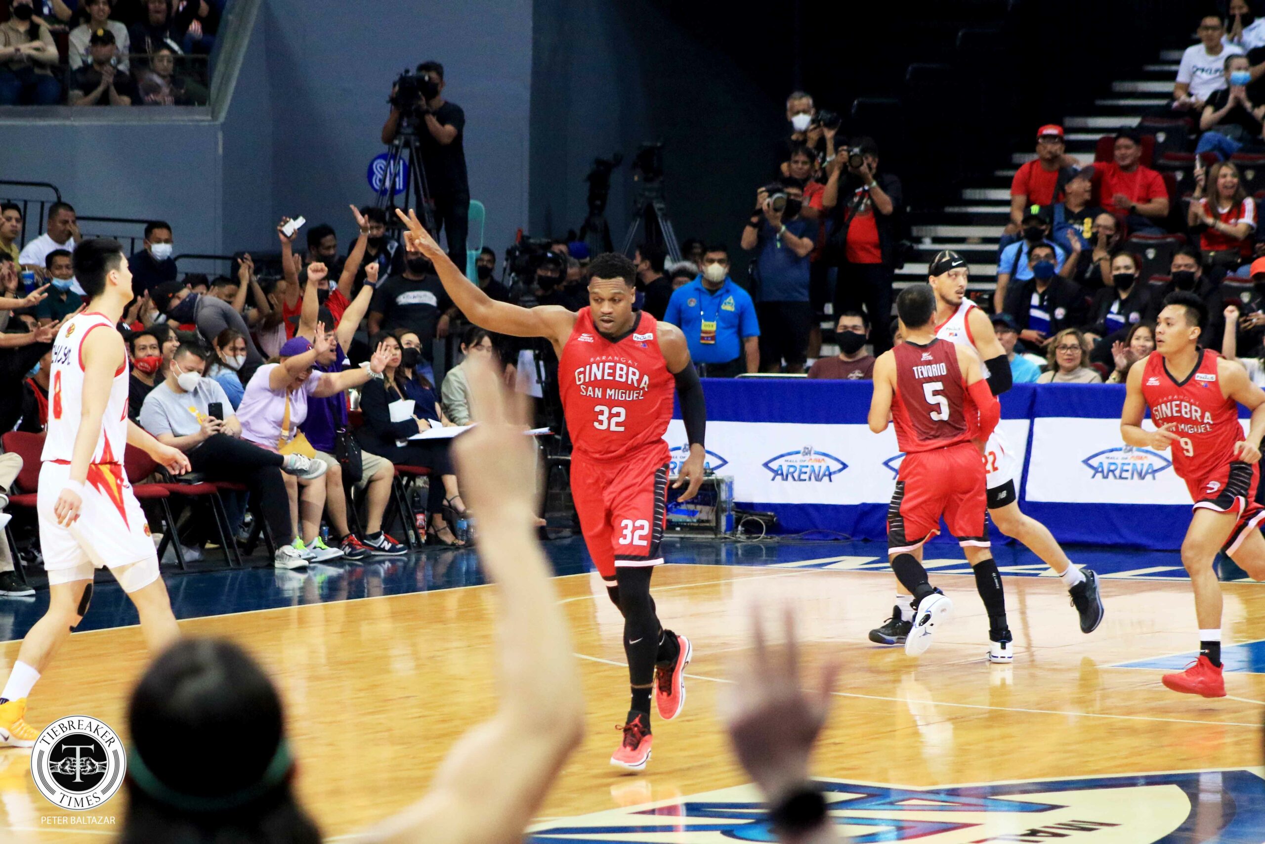 2022-PBA-Commissioners-Cup-Finals-Game-5-Ginebra-vs-Bay-Area-Justin-Brownlee-scaled Goorjian could only tip hat to Pringle as call to double Brownlee goes wrong Basketball News PBA - philippine sports news
