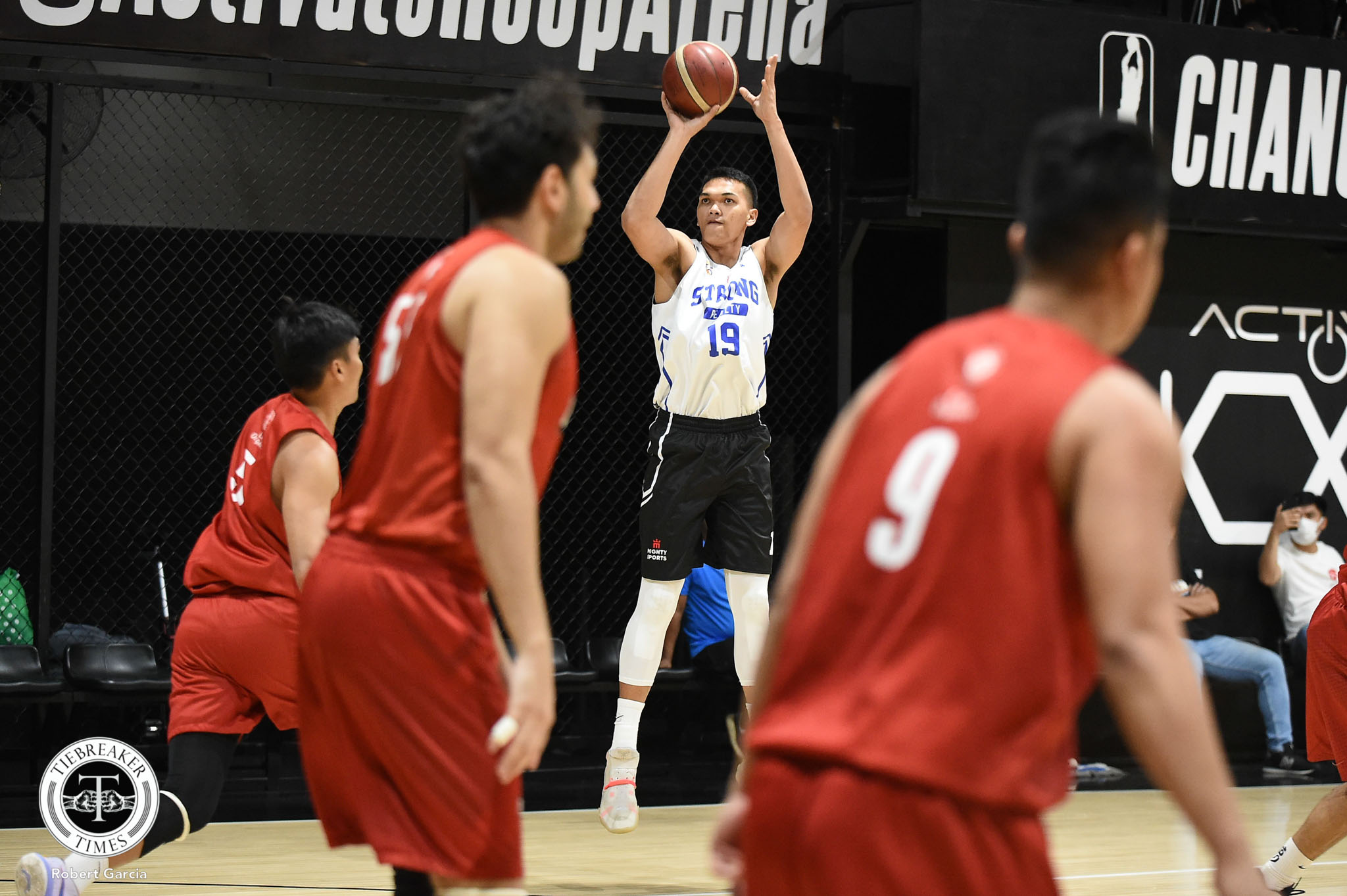 Blackwater-vs-Strong-Group-Justine-Baltazar Sedrick Barefield to skip PBA Draft Combine, still in the U.S. Basketball News PBA - philippine sports news
