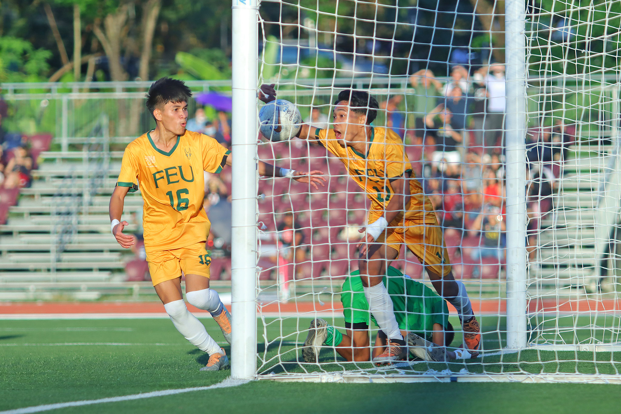 UAAP-85-HS-Football-Boys-Arvin-Alayon-Ronmer-Paciente-FEU Ronmey Paciente makes most of sole year in FEU-D FEU Football News UAAP - philippine sports news