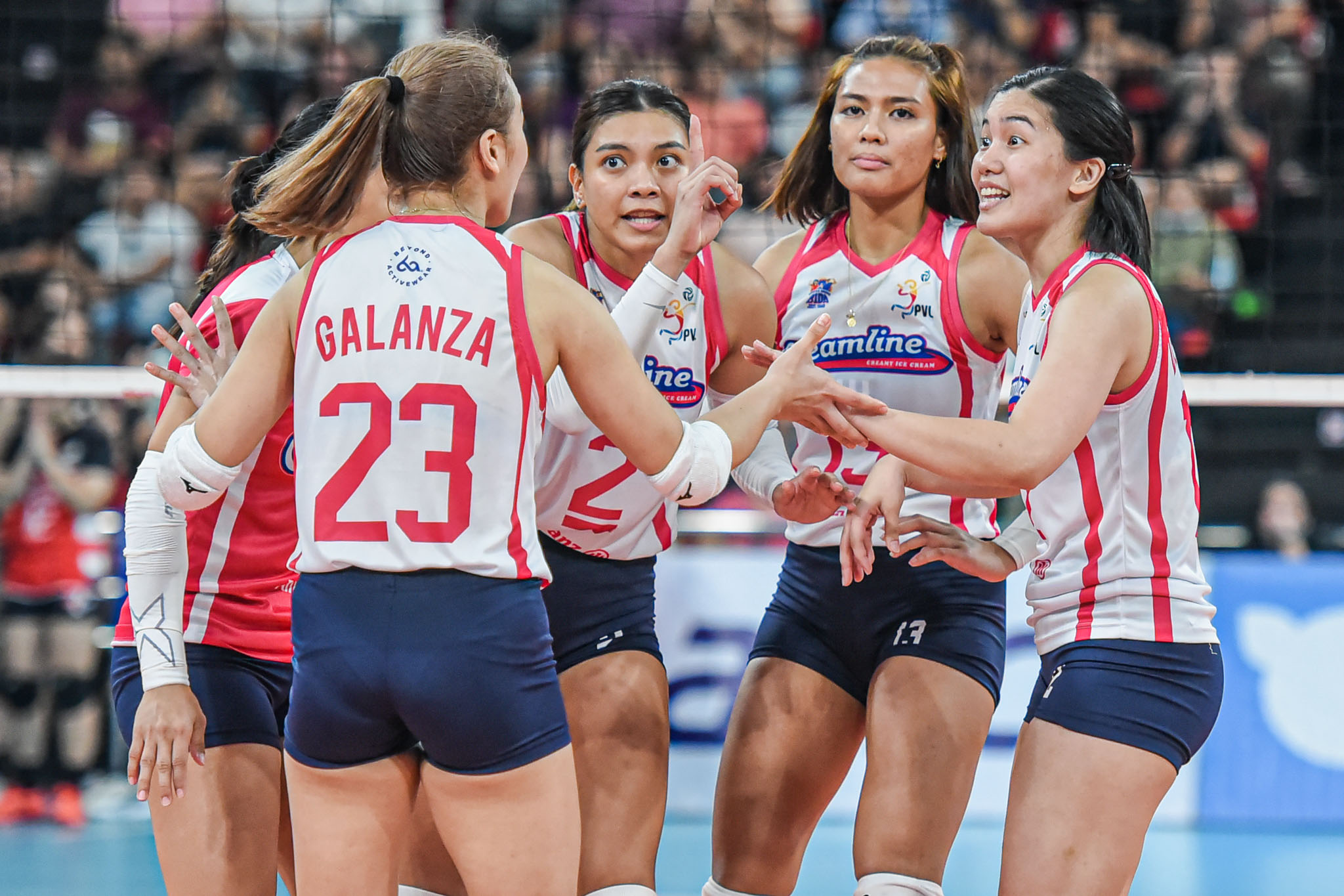 PVL-Invitational-Creamline-vs.-Cignal-4317 Five-setters helping Creamline build more cohesion, says Tots Carlos Uncategorized - philippine sports news