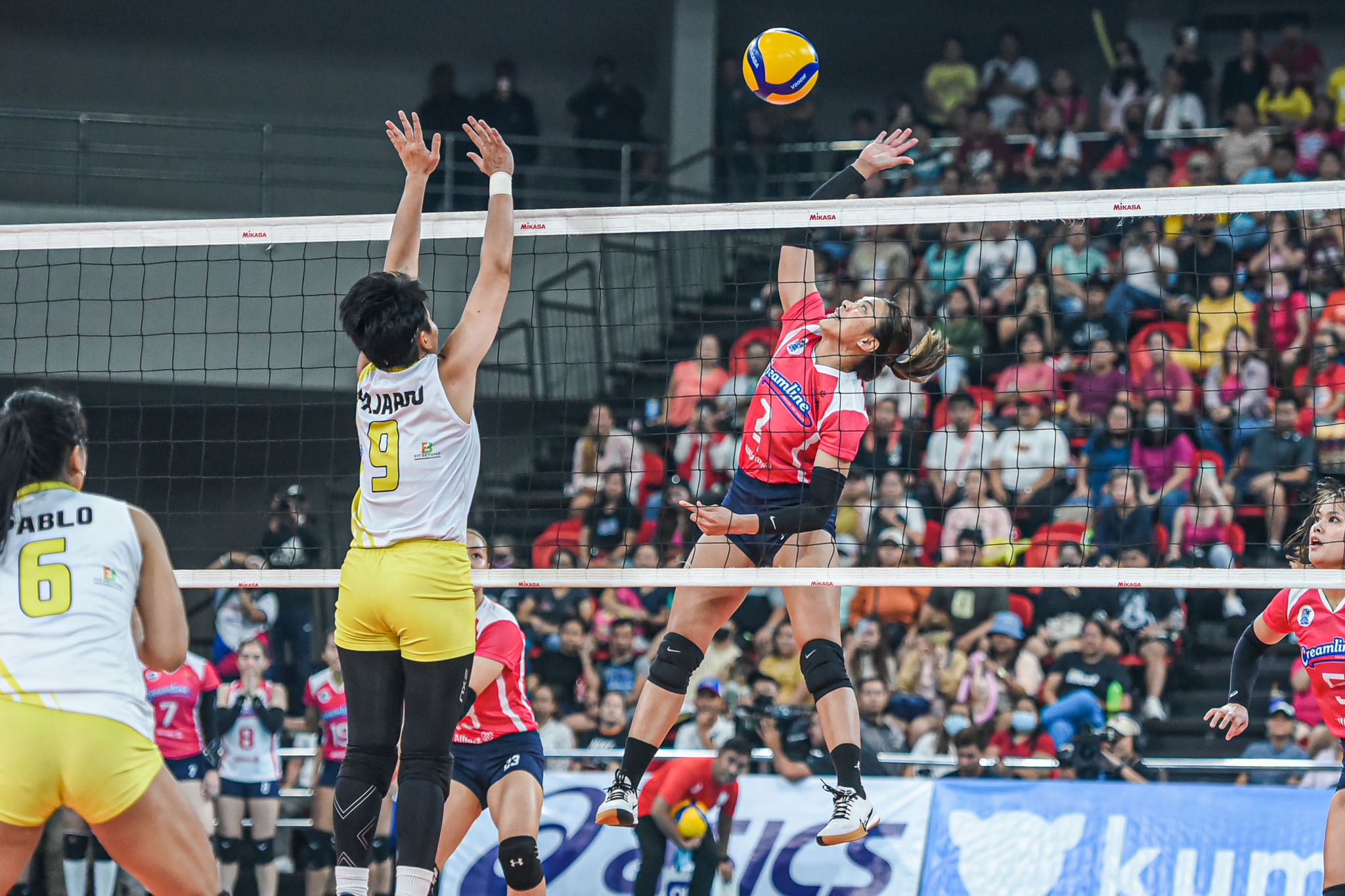 PVL-Invitational-F2-vs.-Creamline-Alyssa-Valdez-2313 Creamline's fourth-set meltdown awakens 'The Phenom' Valdez News PVL Volleyball - philippine sports news