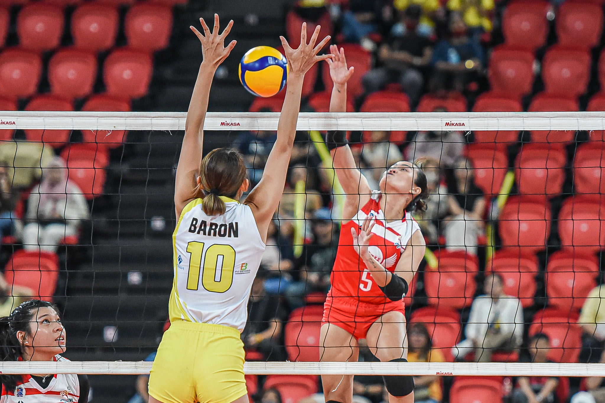 PVL-Invitational-F2-vs.-Petrogazz-Grethcel-Soltones-3339 Besides pouring points, Soltones also provides calm amid Petro-F2 madness News PVL Volleyball - philippine sports news