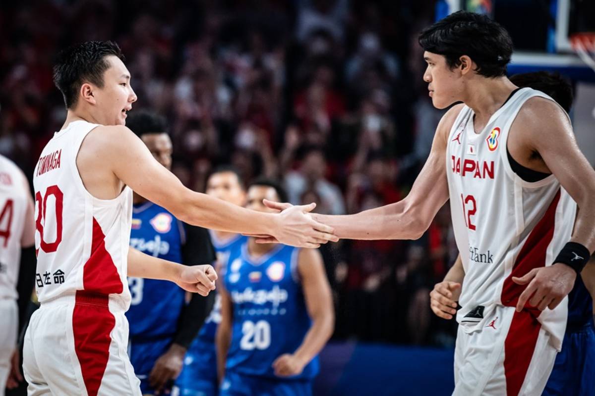 2023-FIBA-World-Cup-Venezuela-vs-Japan-Tominaga-x-Watanabe Watanabe proud of good pal Hiejima for miracle comeback vs Venezuela 2023 FIBA World Cup Basketball News - philippine sports news