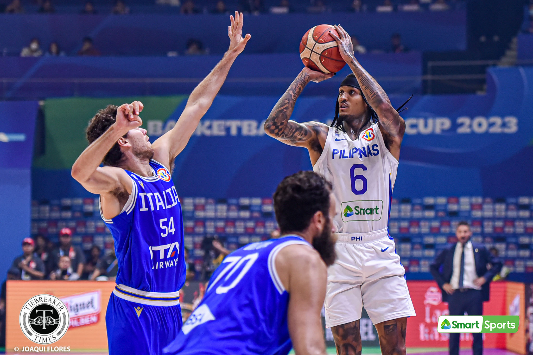 FIBA-WC-PHI-vs.-ITA-Jordan-Clarkson-9445 Jordan Clarkson still perplexed by fans jeering Chot: 'A little weird' 2023 FIBA World Cup Basketball Gilas Pilipinas News - philippine sports news