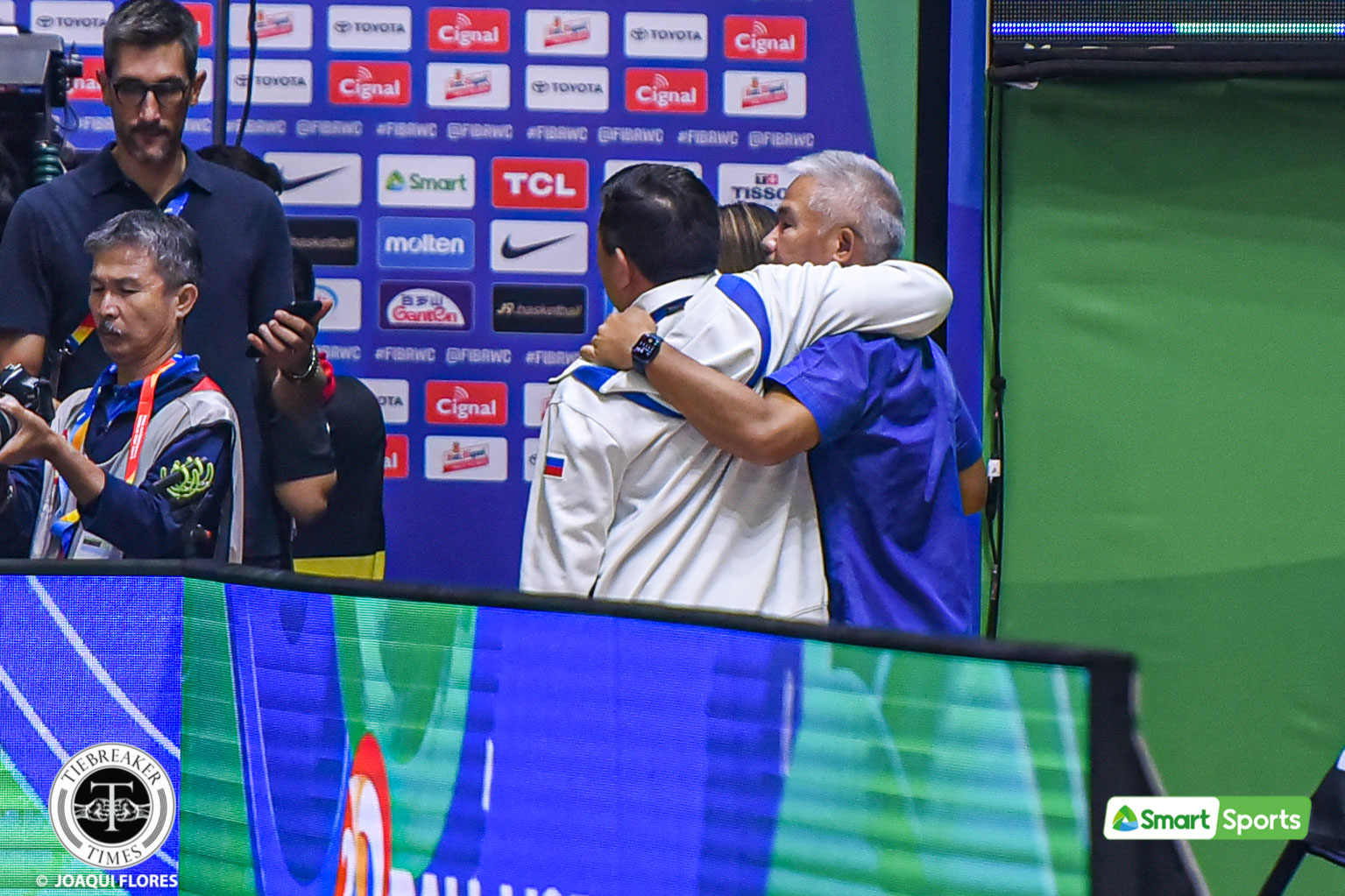 FIBA-WC-PHI-vs.-CHN-Chot-Reyes-1613 On last day as Gilas coach, Chot claps back at fans: 'Bastos talaga yung ibang Pinoy' 2023 FIBA World Cup Basketball Gilas Pilipinas News - philippine sports news
