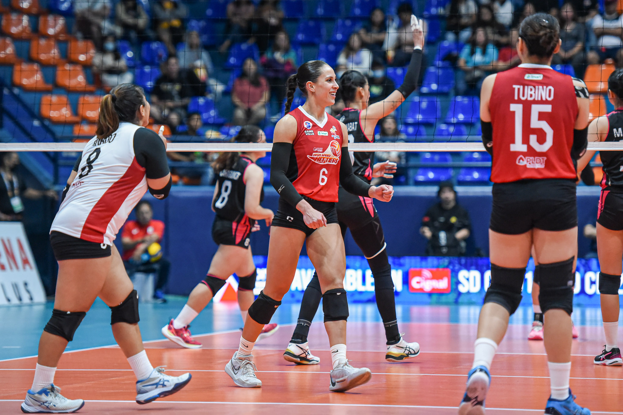 PVL-AFC-PLDT-vs.-Akari-Savannah-Davison-8504 Savannah Davison admits opening day crowd caught her by surprise News PVL Volleyball - philippine sports news