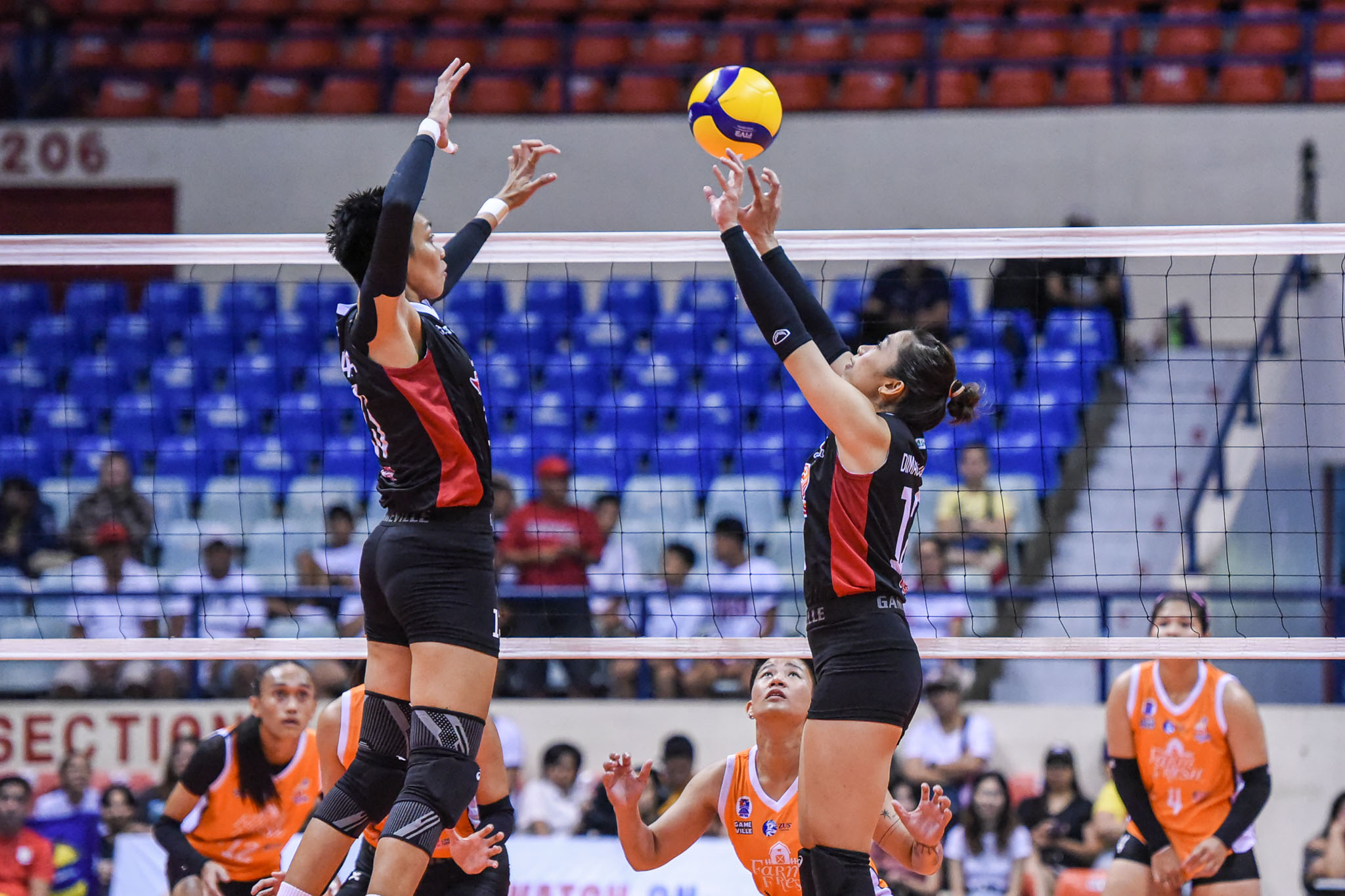 PVL-AFC-PLDT-vs.-Farm-Fresh-Rhea-Dimaculangan-3682 Savi Davison builds instant connection with Rhea Dimaculangan News PVL Volleyball - philippine sports news