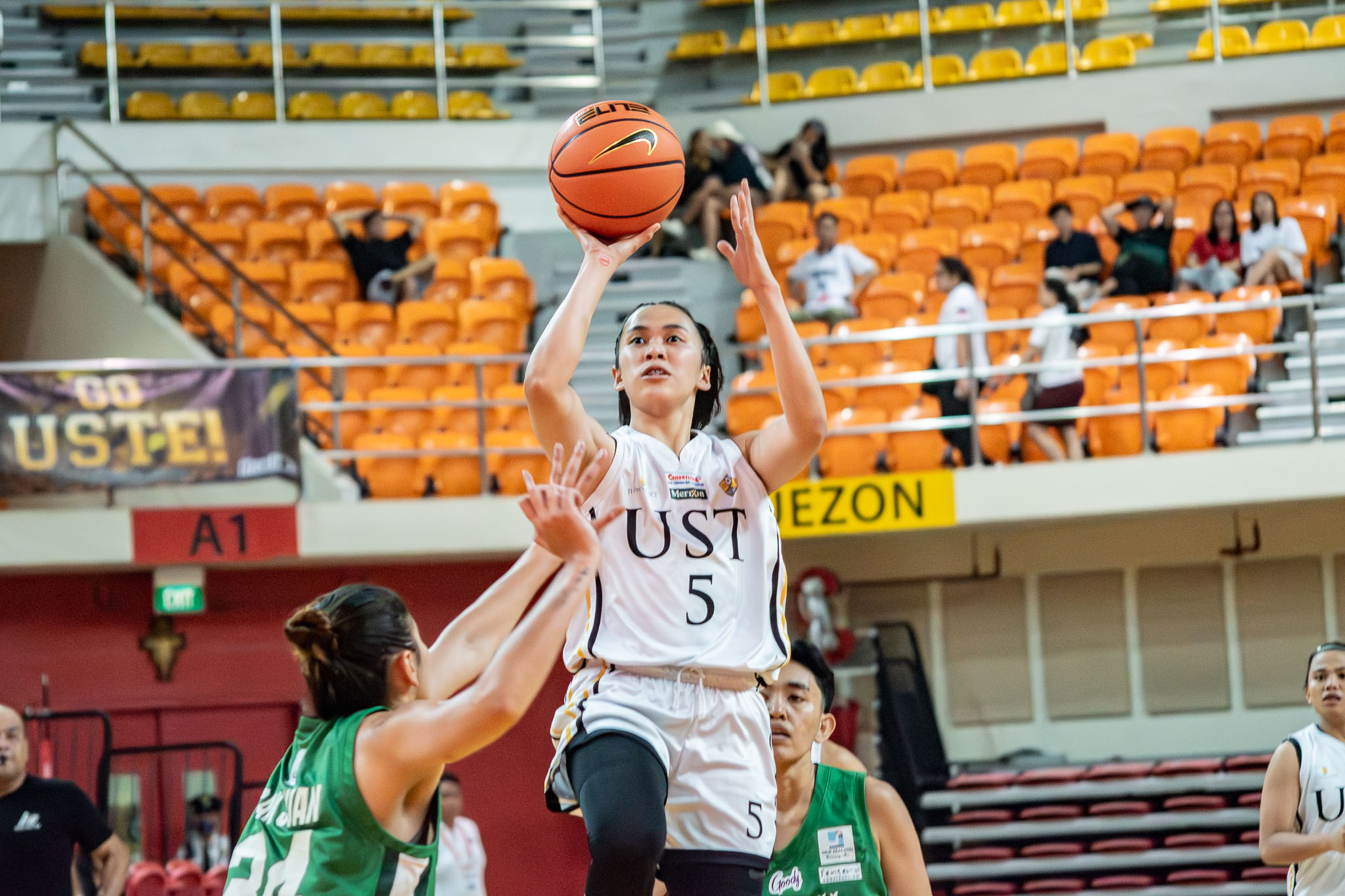 UAAP-86-Basketball-UST-vs.-DLSU-Jane-Pastrana-8 Despite off game, Kent Pastrana glad to see UST triumph over La Salle Basketball News UAAP UST - philippine sports news
