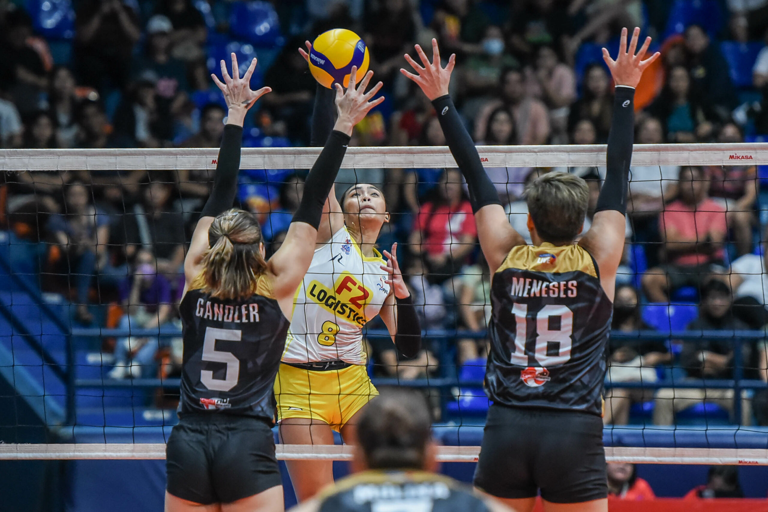 PVL-AFC-F2-vs.-Cignal-Jolina-Dela-Cruz-2841-scaled PVL: Cignal weathers Jolina Dela Cruz storm, racks 5th straight win for solo 4th News PVL Volleyball - philippine sports news