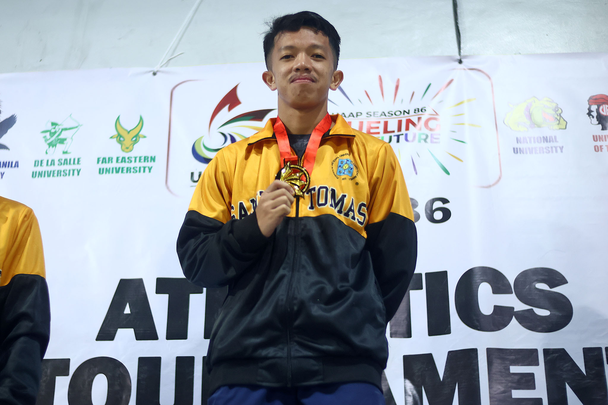 UAAP-86-ATHLETICS-Day-4-Boys-Pole-Vault-Mejen-Sumbongan-UST UAAP 86 Athletics: UST's Gacusan sets mark in 5k walk; Obiena prodigy Sumbongan clears 4m ADMU AdU DLSU FEU News NU Track & Field UAAP UE UST - philippine sports news
