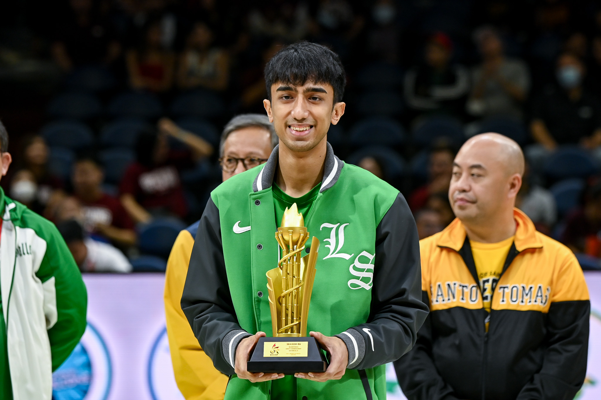 UAAP86-MBB-AWARDEE-MYTHICAL-5-EVAN-NELLE-0230 Quiambao joins elite list of La Salle bigs after winning UAAP MBB MVP Basketball DLSU FEU News UAAP UE UP UST - philippine sports news