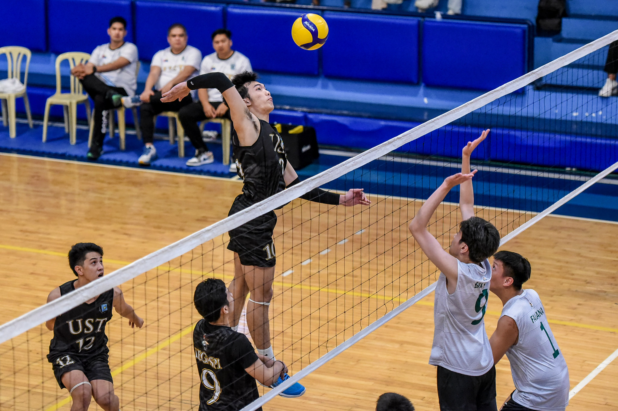 UAAP-86-HSVB-UST-vs.-DLSZ-Sean-Cruz-6751 UAAP 86 HSVB: NUNS edges UST in five-set nail-biter, keeps top two hopes alive Uncategorized - philippine sports news