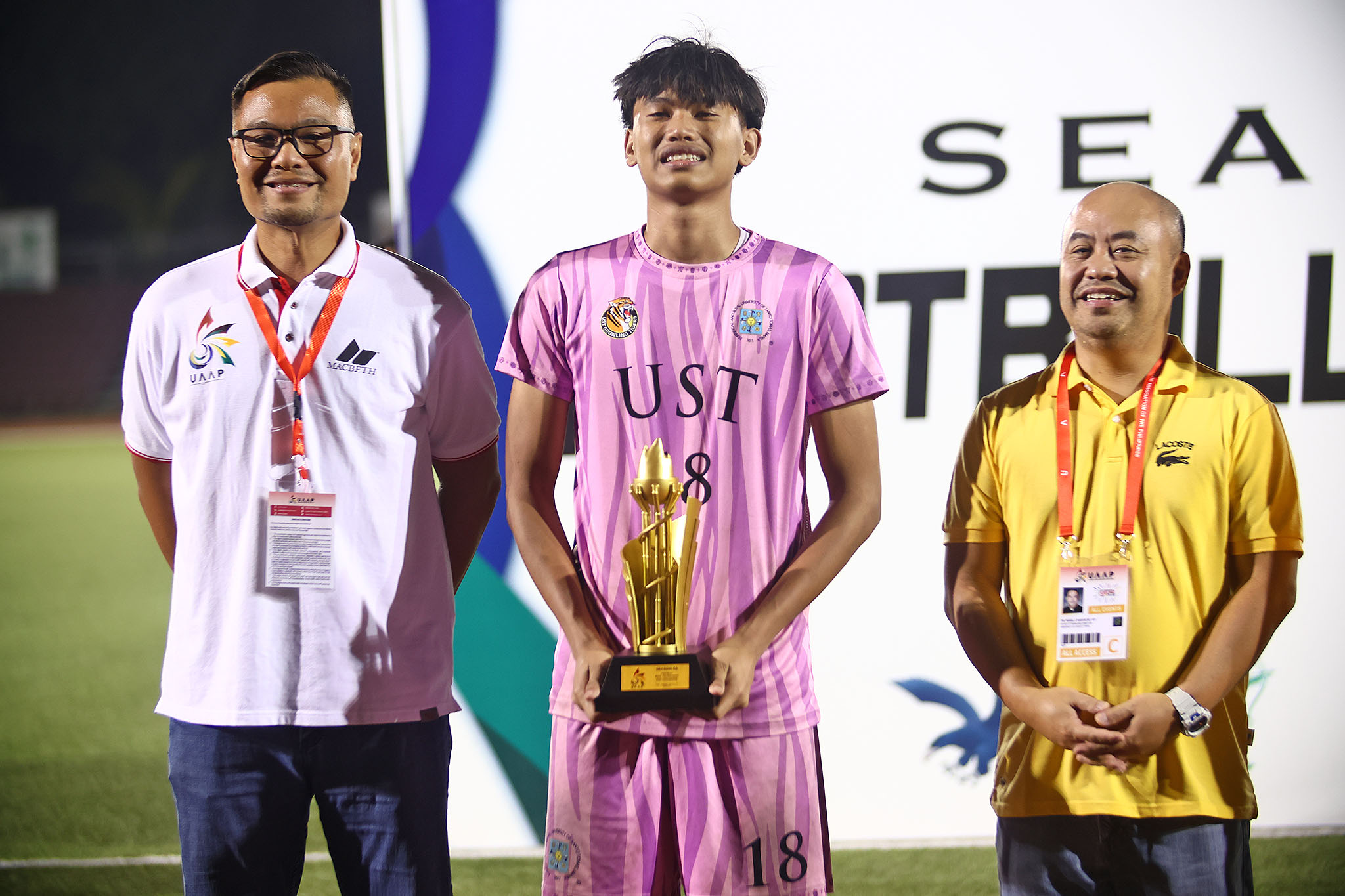 UAAP-85-HSFB-Awards-Individual-Best-Goalkeeper-Edcel-Lauron Edcel Lauron credits UST HS title for confidence in La Salle starting GK role DLSU Football News UAAP - philippine sports news