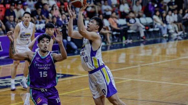 Ian Sangalang battles for a basket in Magnolia's game versus Converge