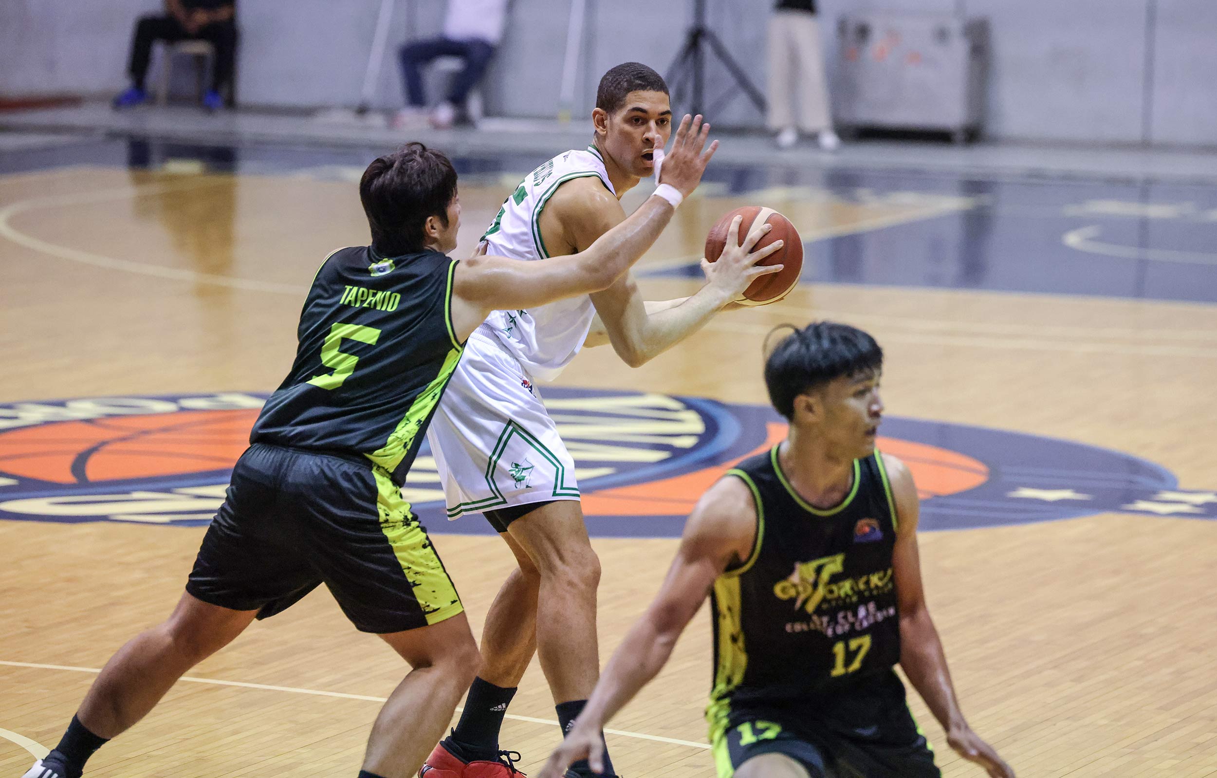 2024-PBA-D-League-Semis-DLSU-def-St.-Clare-Mike-Phillips PBA D-League: Daniel Marcelo carries CEU to encore win over San Beda Basketball DLSU News PBA D-League SBC - philippine sports news